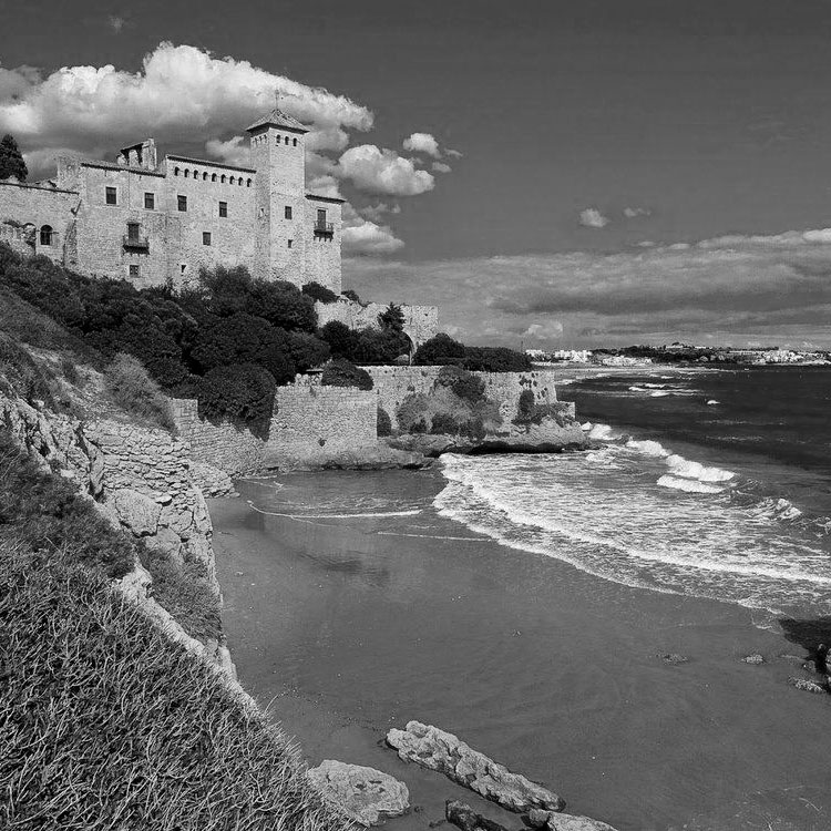 Castillo de Tamarit: El Lugar Perfecto para una Boda Mágica en Barcelona
