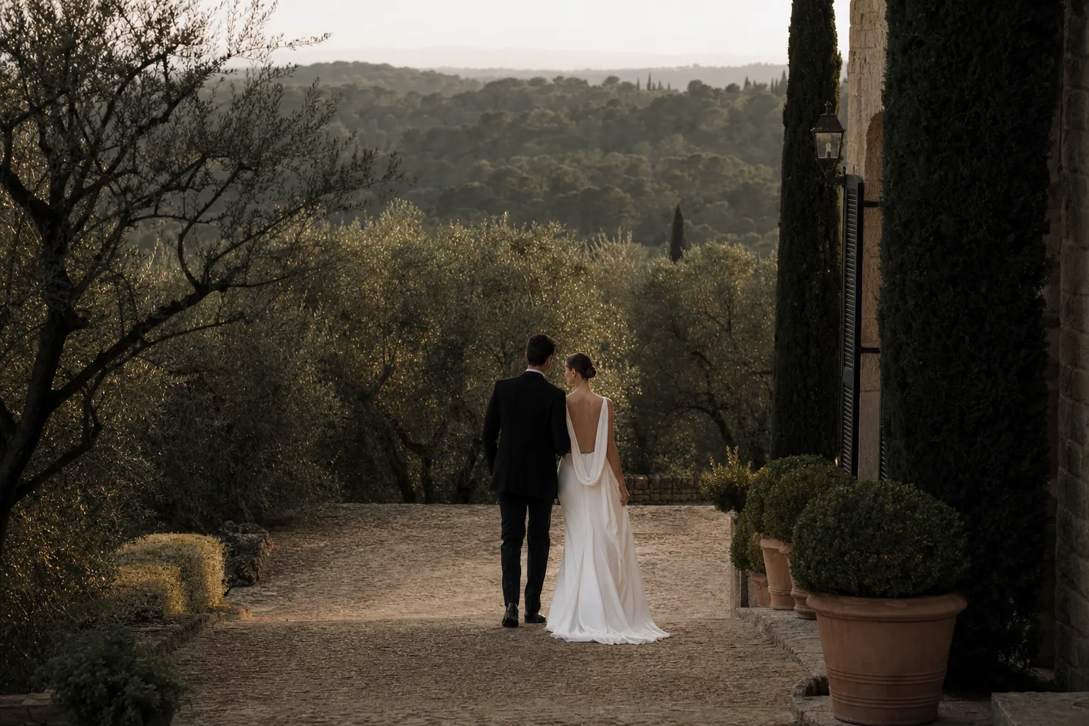 Destination wedding in Spain: Communication Timeline and Guest Information