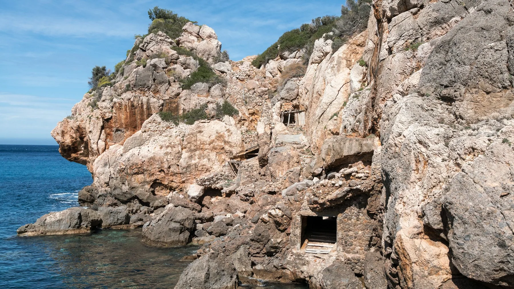 Wedding ceremony in Spain: Guest Travel and Accessibility