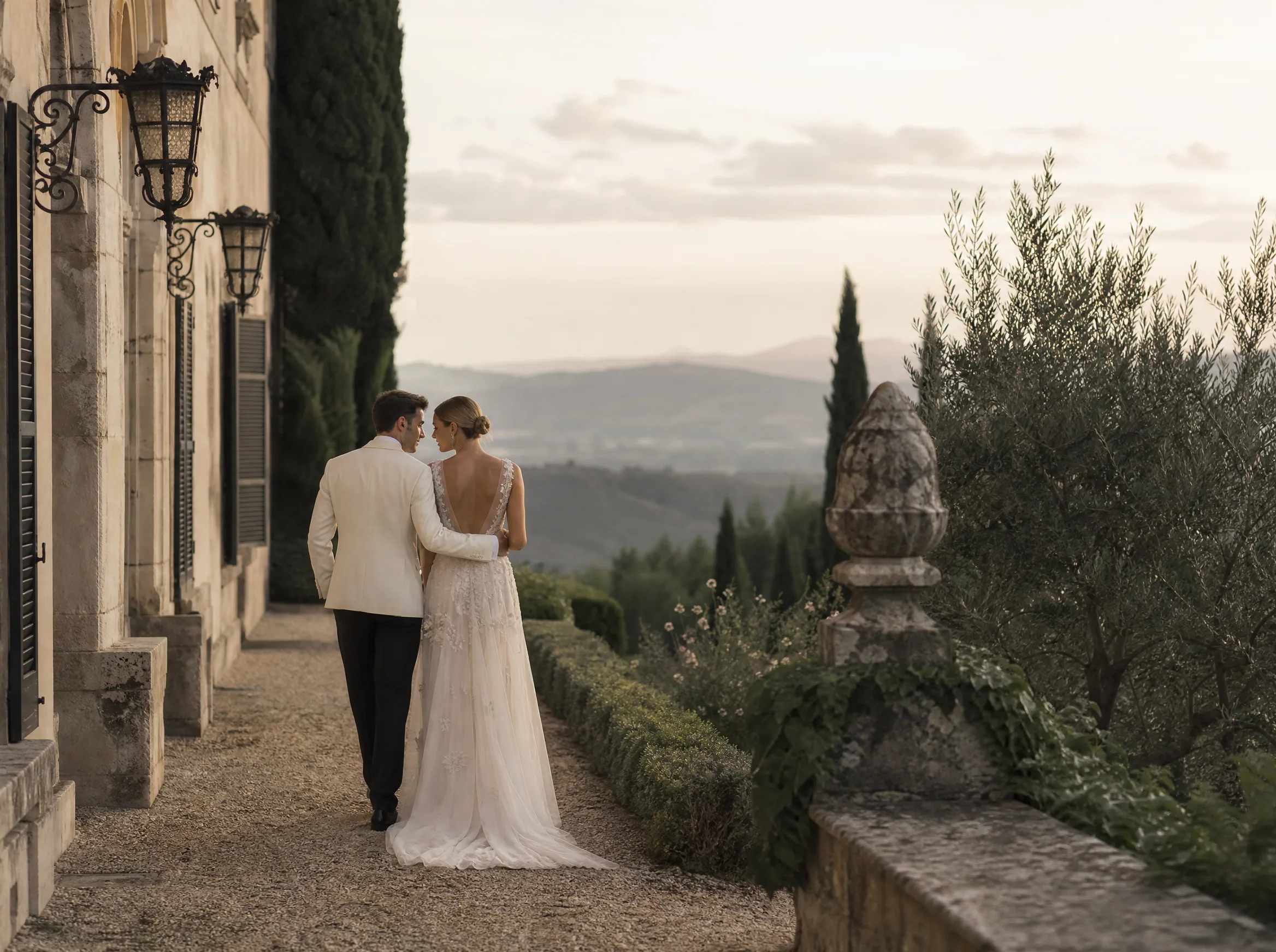 Destination wedding in Spain: Cash funds, honeymoon funds, and Spanish etiquette