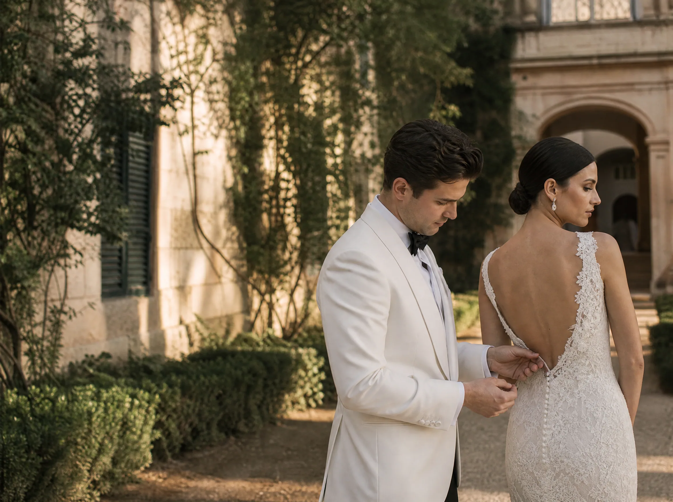 Destination wedding editorial: Treat wardrobe emergencies as a logistics line item