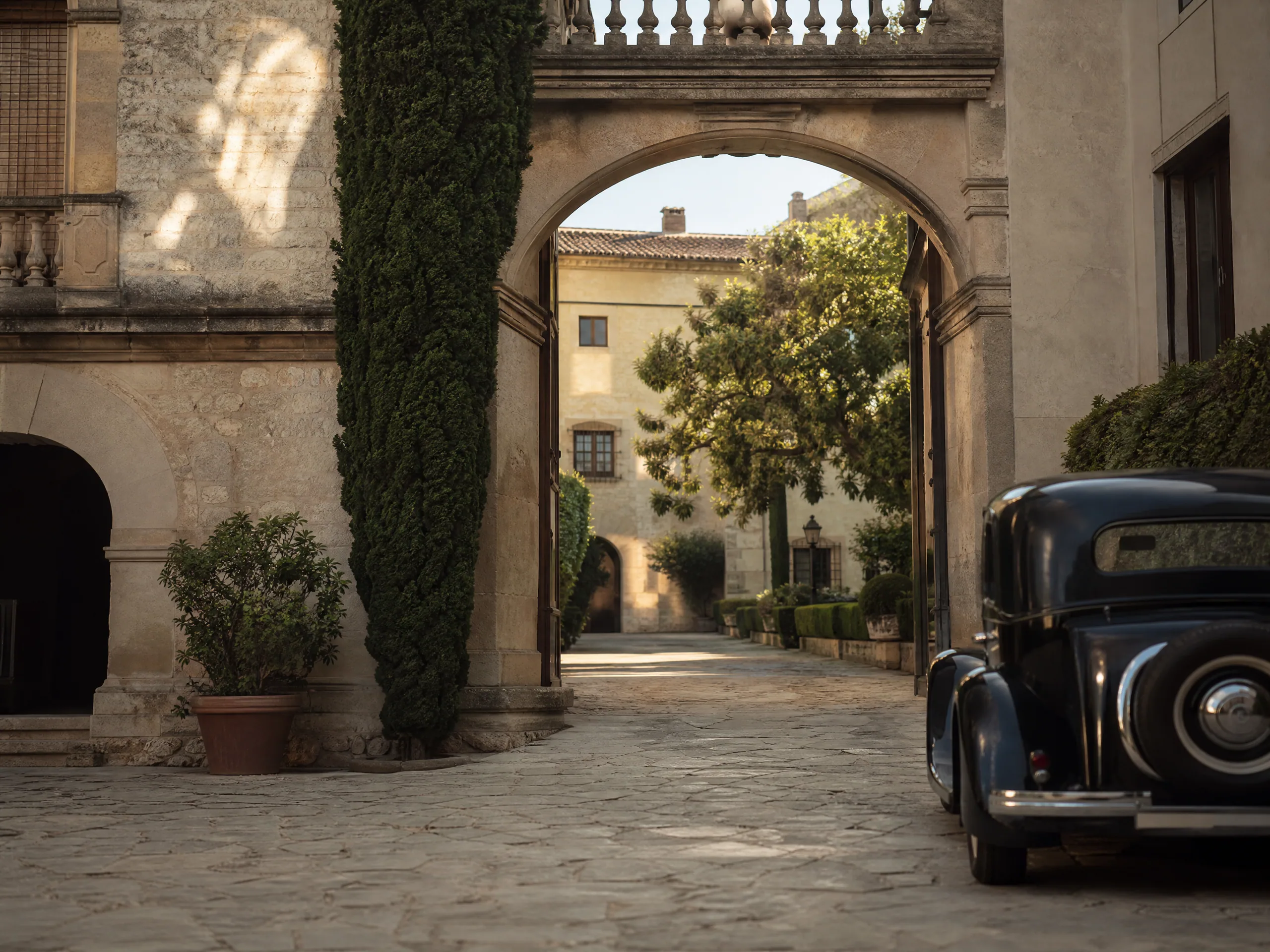 Luxury wedding detail: Name the exact station—and the exact meet point