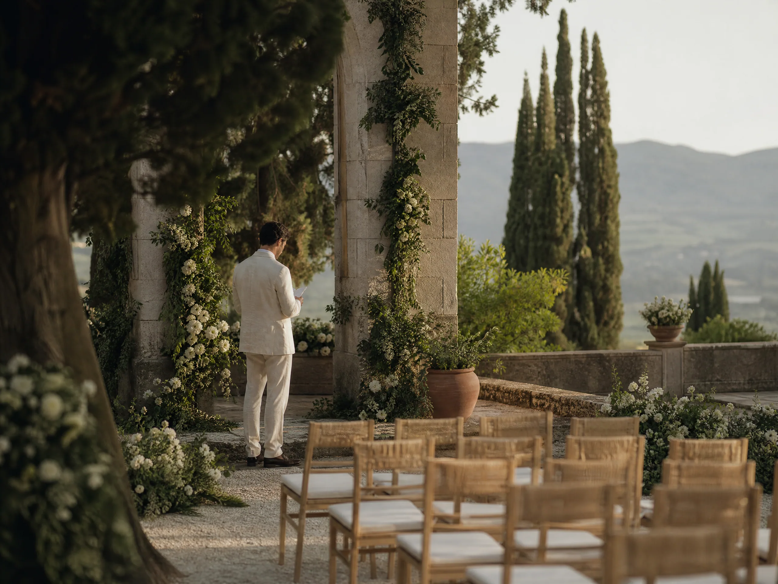 Wedding ceremony in Spain: Write the pin message before the first guest joins