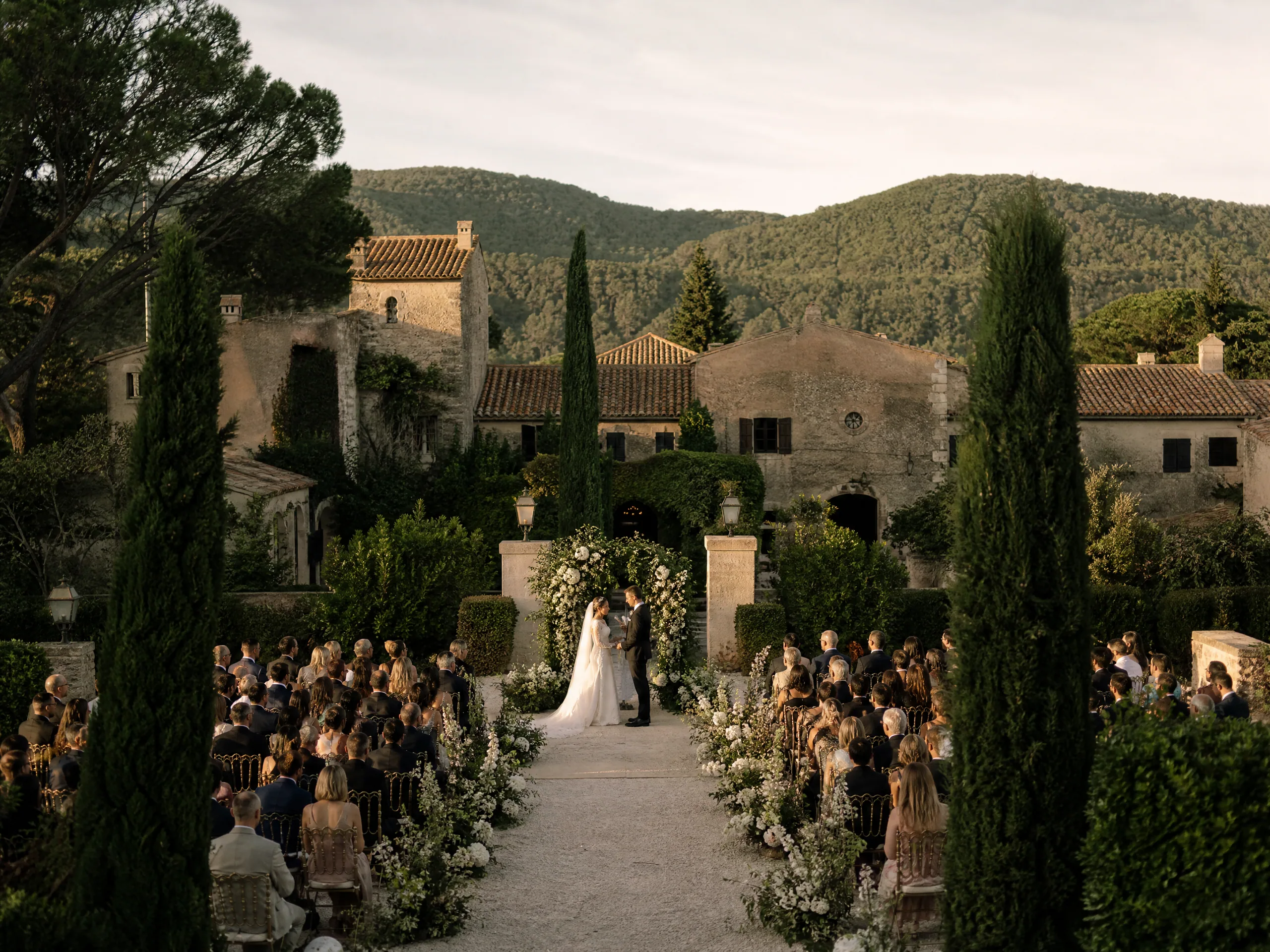 Wedding ceremony in Spain: Do capacity math for peak moments, not averages