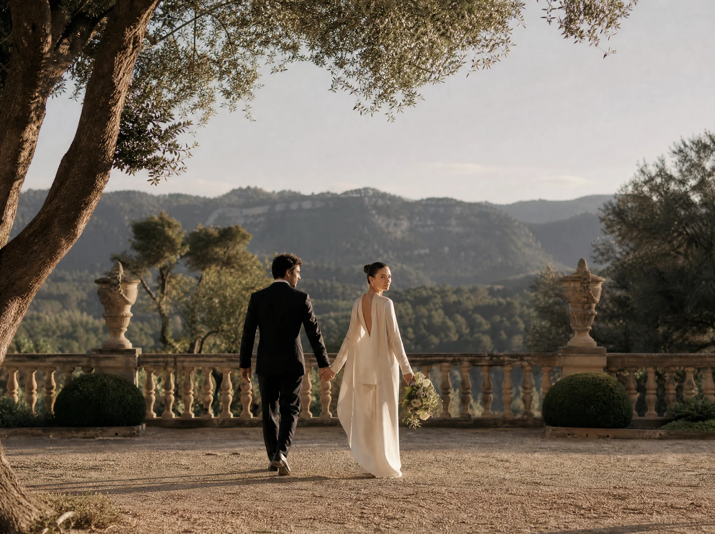 Destination wedding in Spain: Match language and clarity for international groups