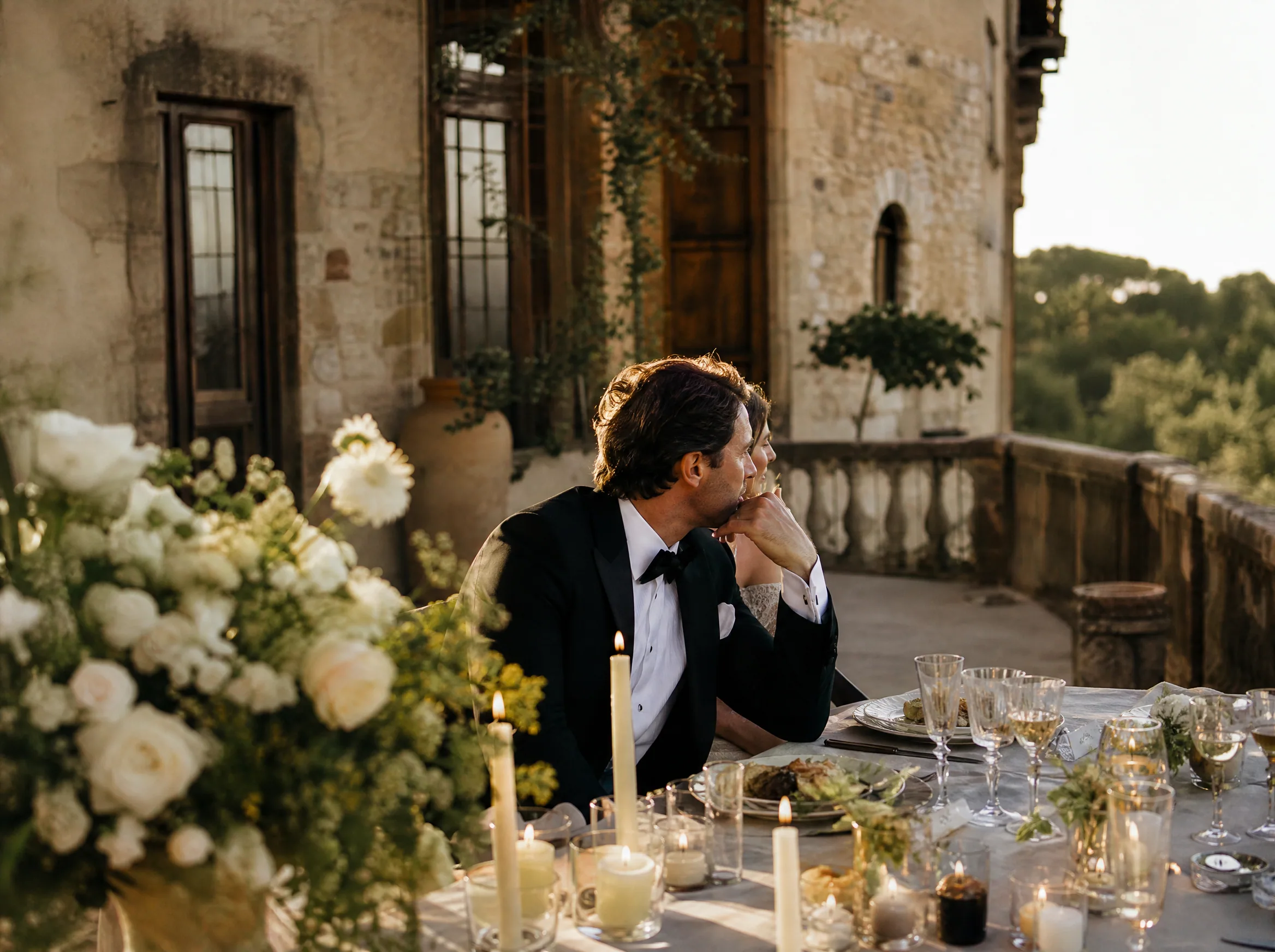 Wedding reception detail: Book windows that respect Spanish timing