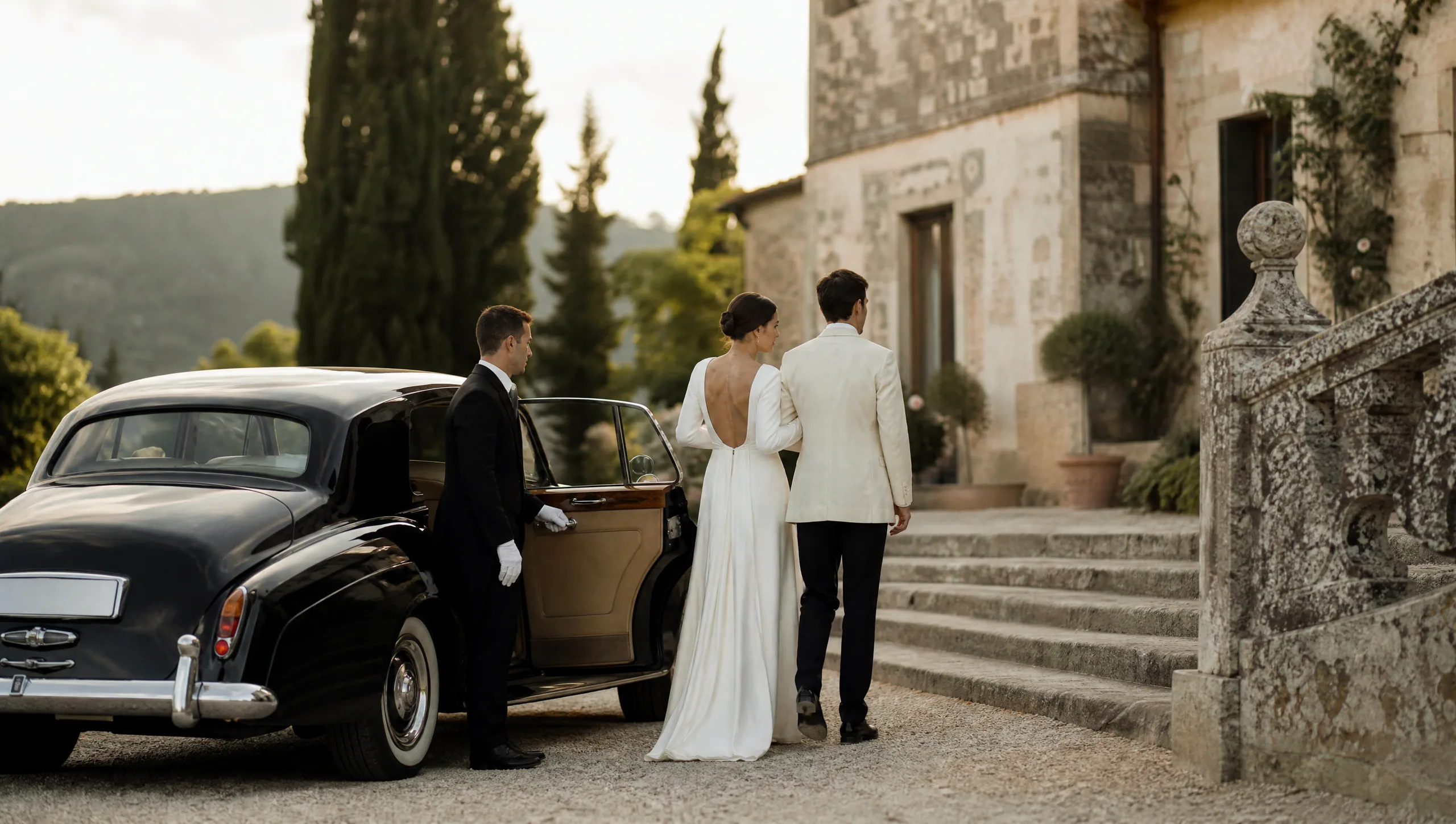Guest Tipping Etiquette for Taxis, Hotels, and Restaurants at Destination Weddings in Spain