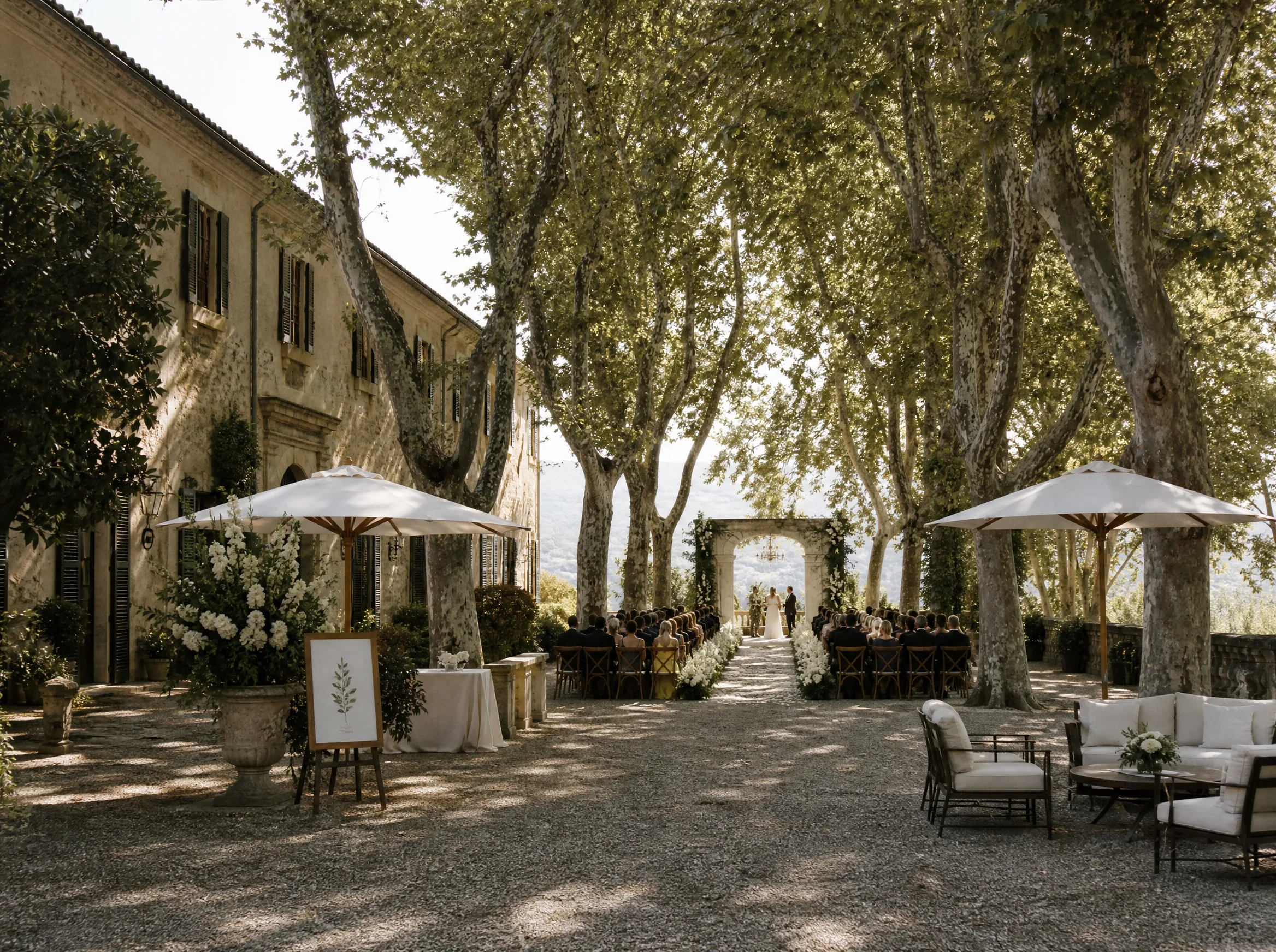 Wedding ceremony in Spain: Choose a meeting point with shade, seating, and wayfinding