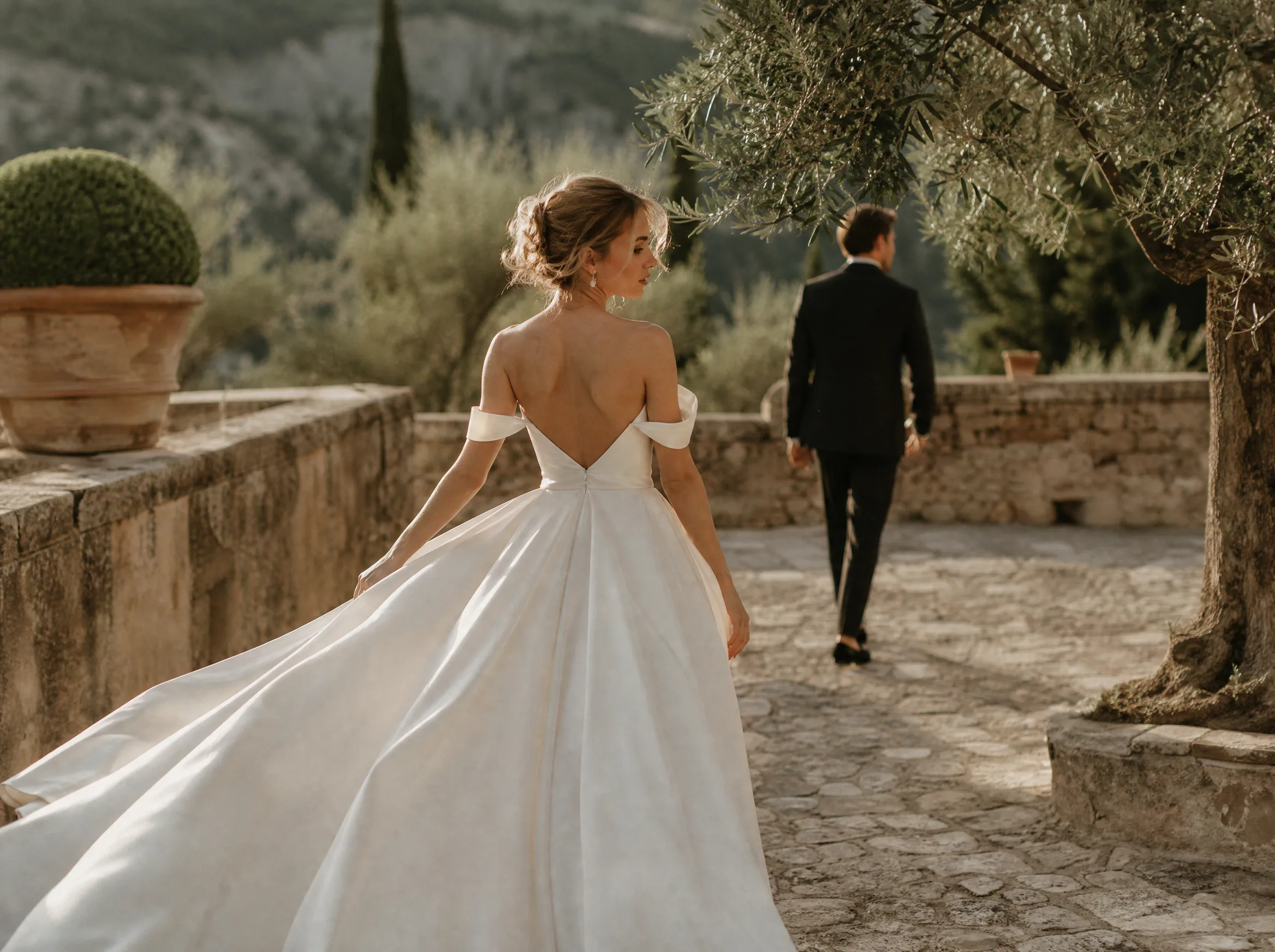 Destination wedding in Spain: Coordinate tags with the rooming list and hotel front desk