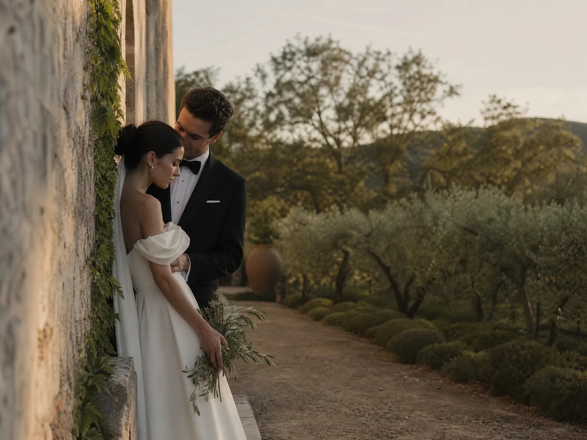 Destination wedding in Spain: Protect the window from optional activities that become mandatory