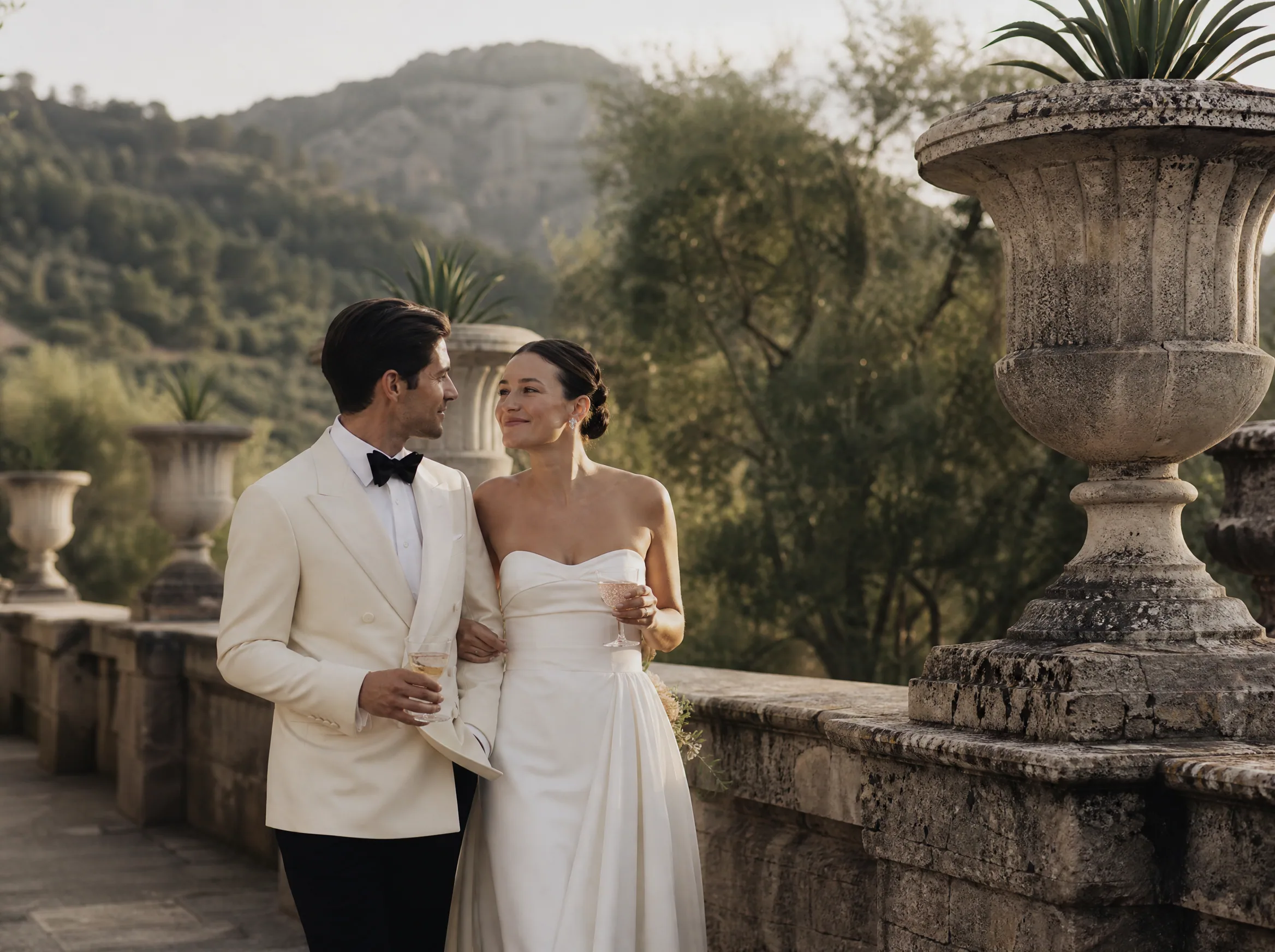 Destination wedding in Spain: Cocktail hour can open the volume a notch