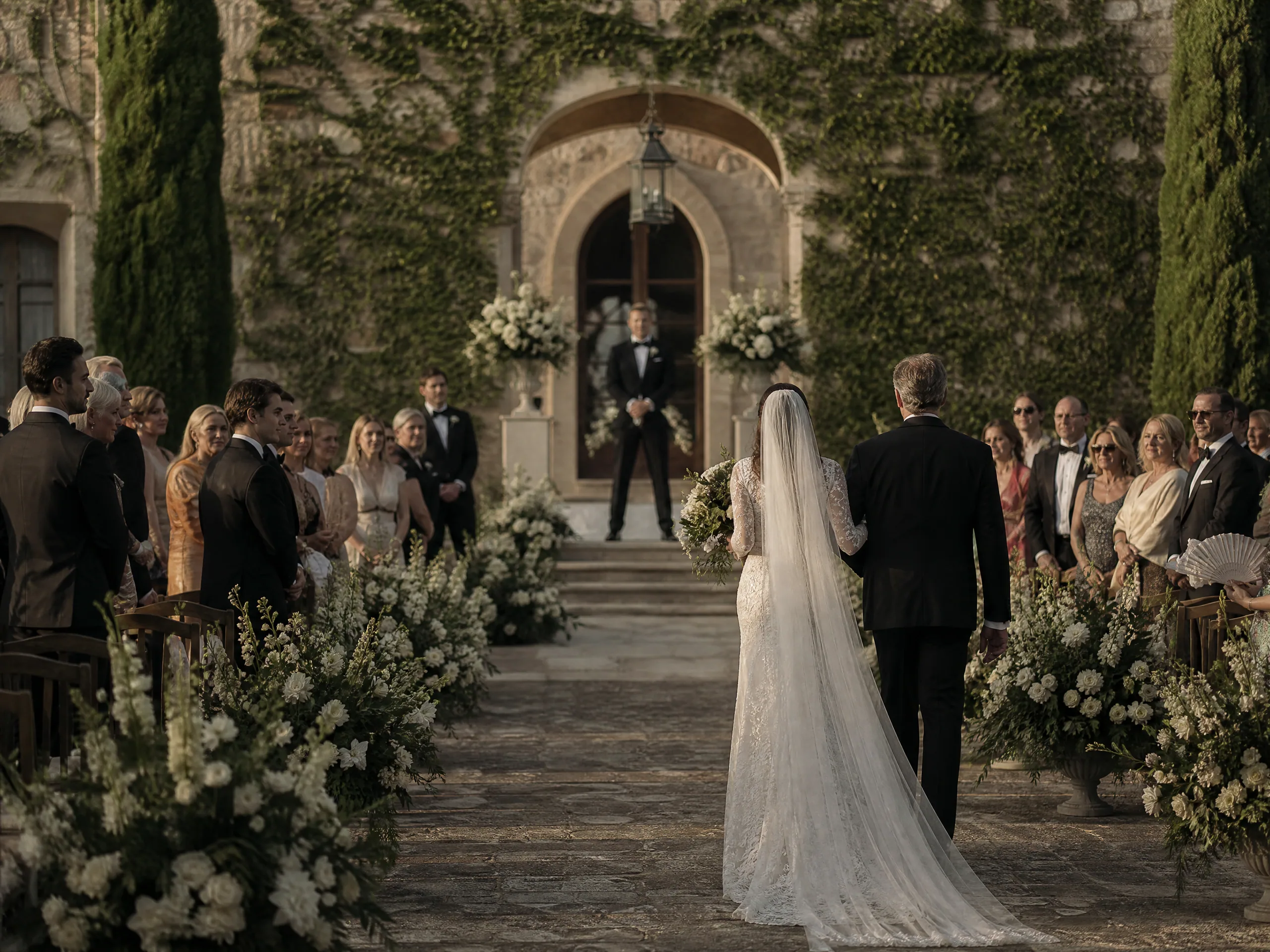 Wedding ceremony in Spain: Arrival windows beat last-second dashes