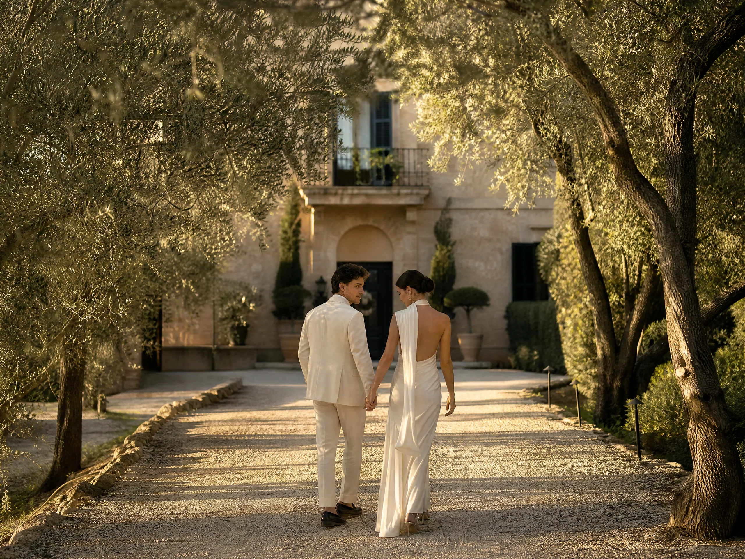 Destination wedding in Spain: Help overseas guests avoid packing physical presents