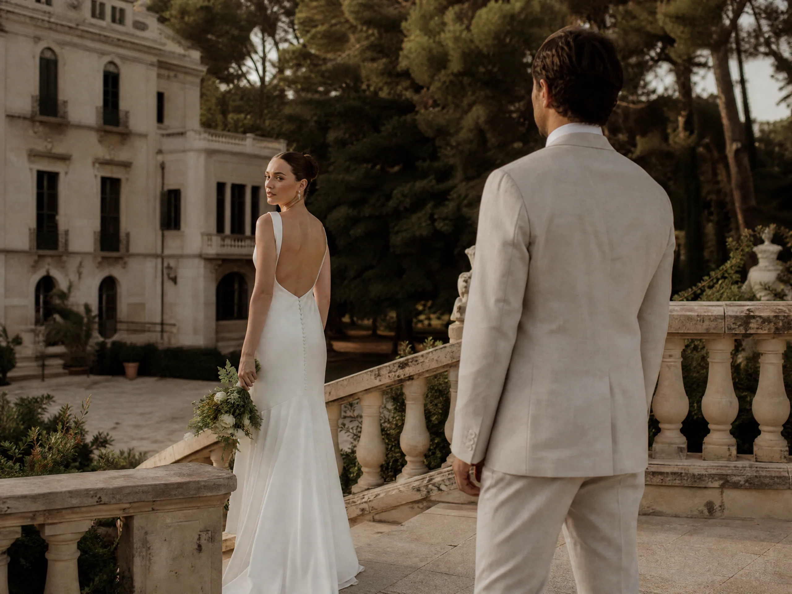 Destination wedding editorial: Why plug logistics belong in the guest plan