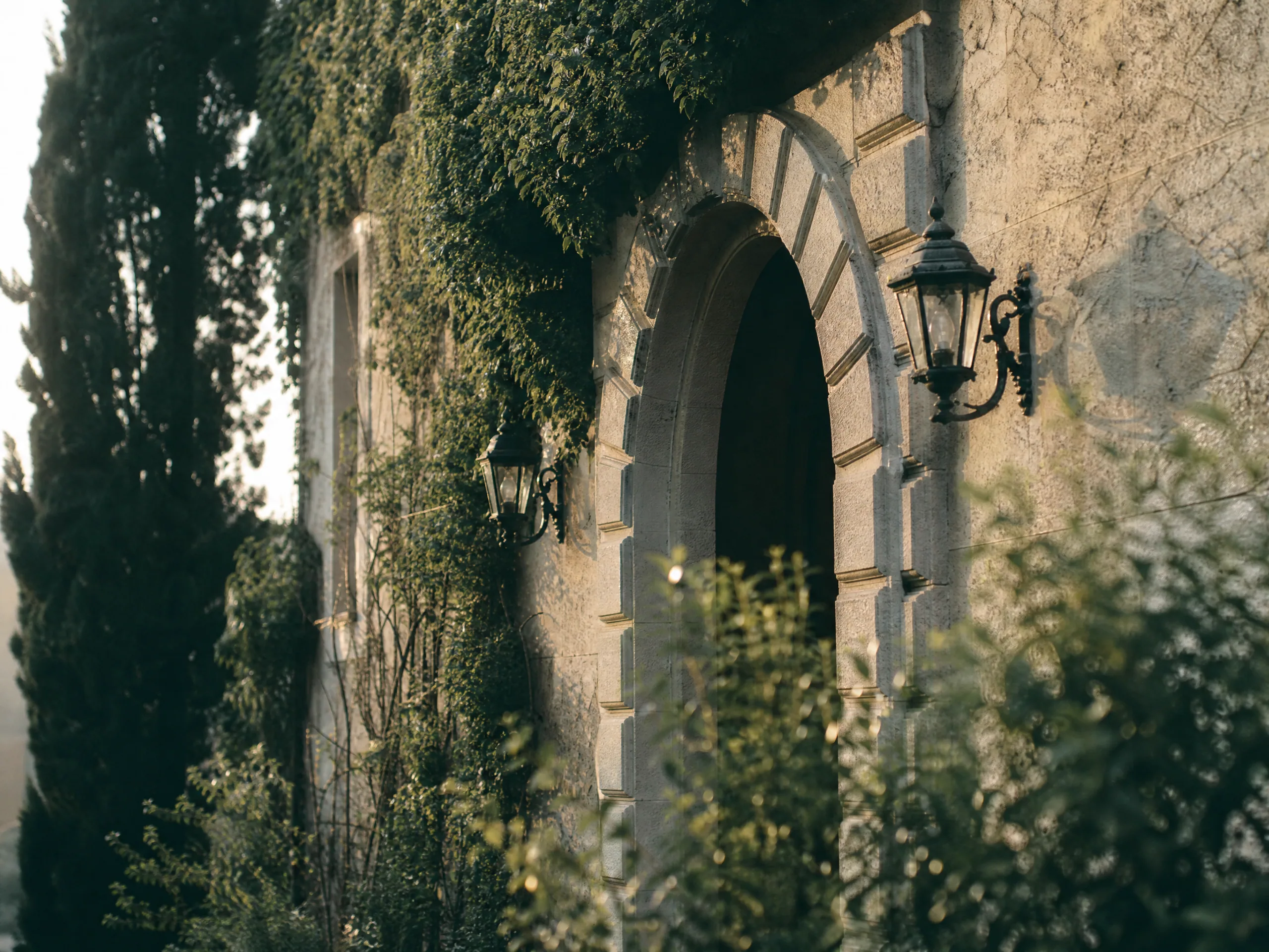 Luxury wedding detail: What usually closes on Sundays in Spain
