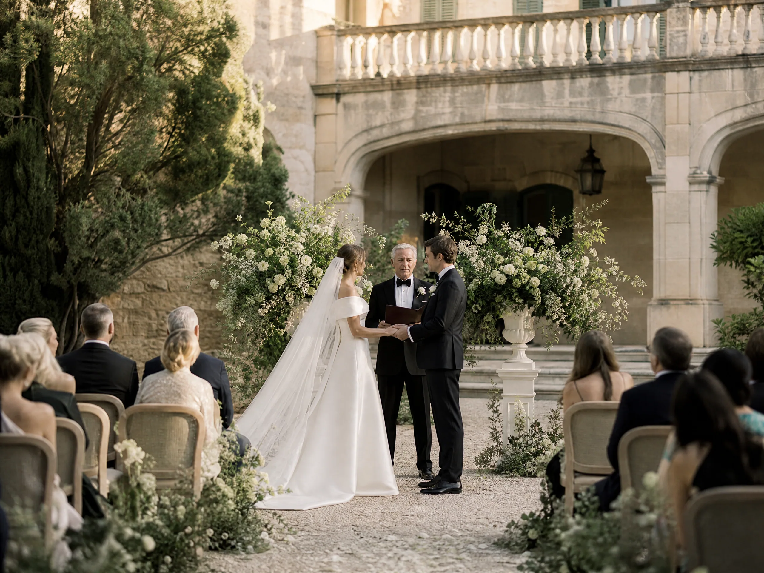 Wedding ceremony in Spain: Translate Spanish AC controls into plain guest language