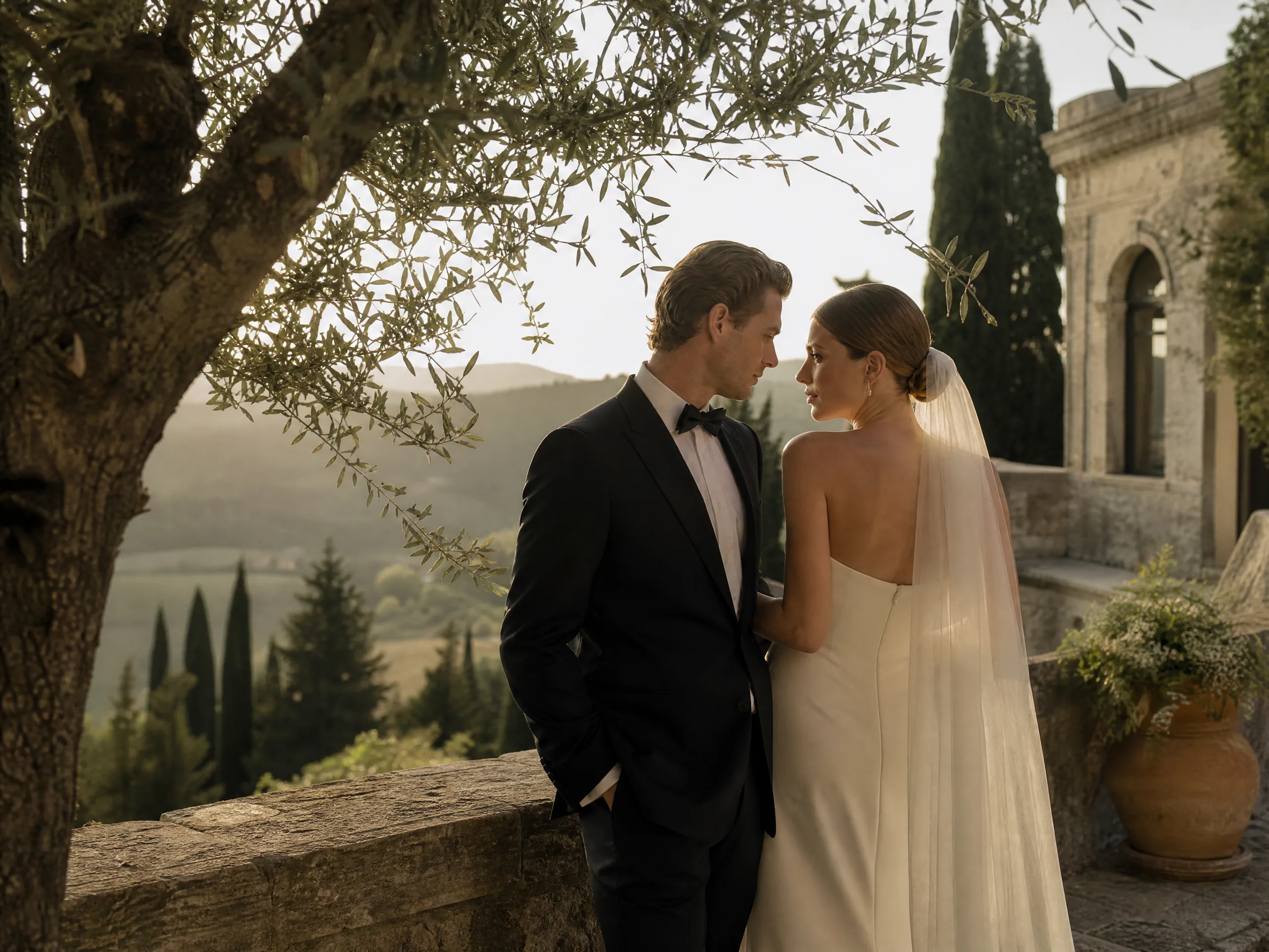 Destination wedding in Spain: Anticipate Shop, Pharmacy, and Restaurant Closures