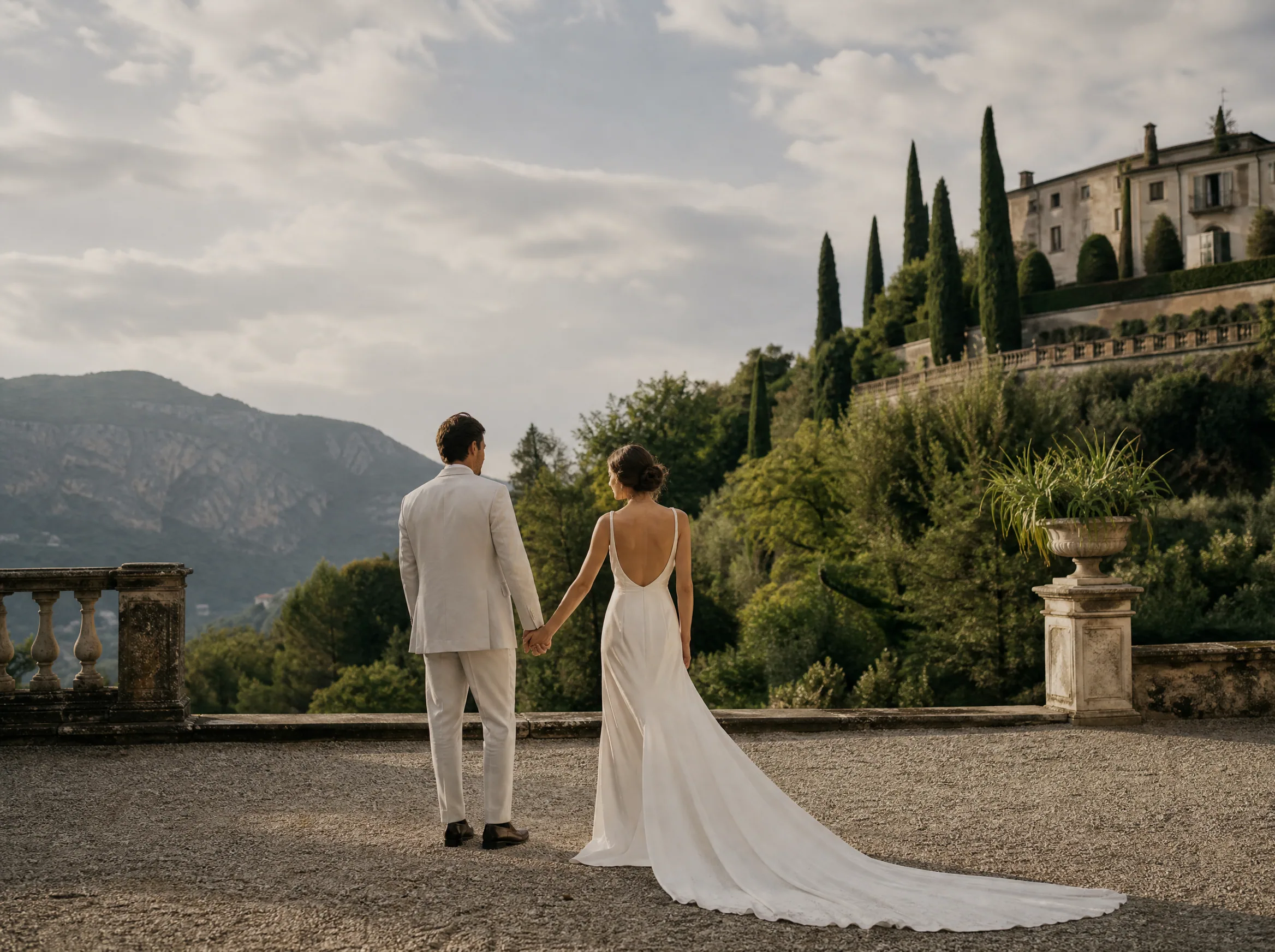 Luxury wedding detail: Map Pollen Season to Your Wedding Calendar