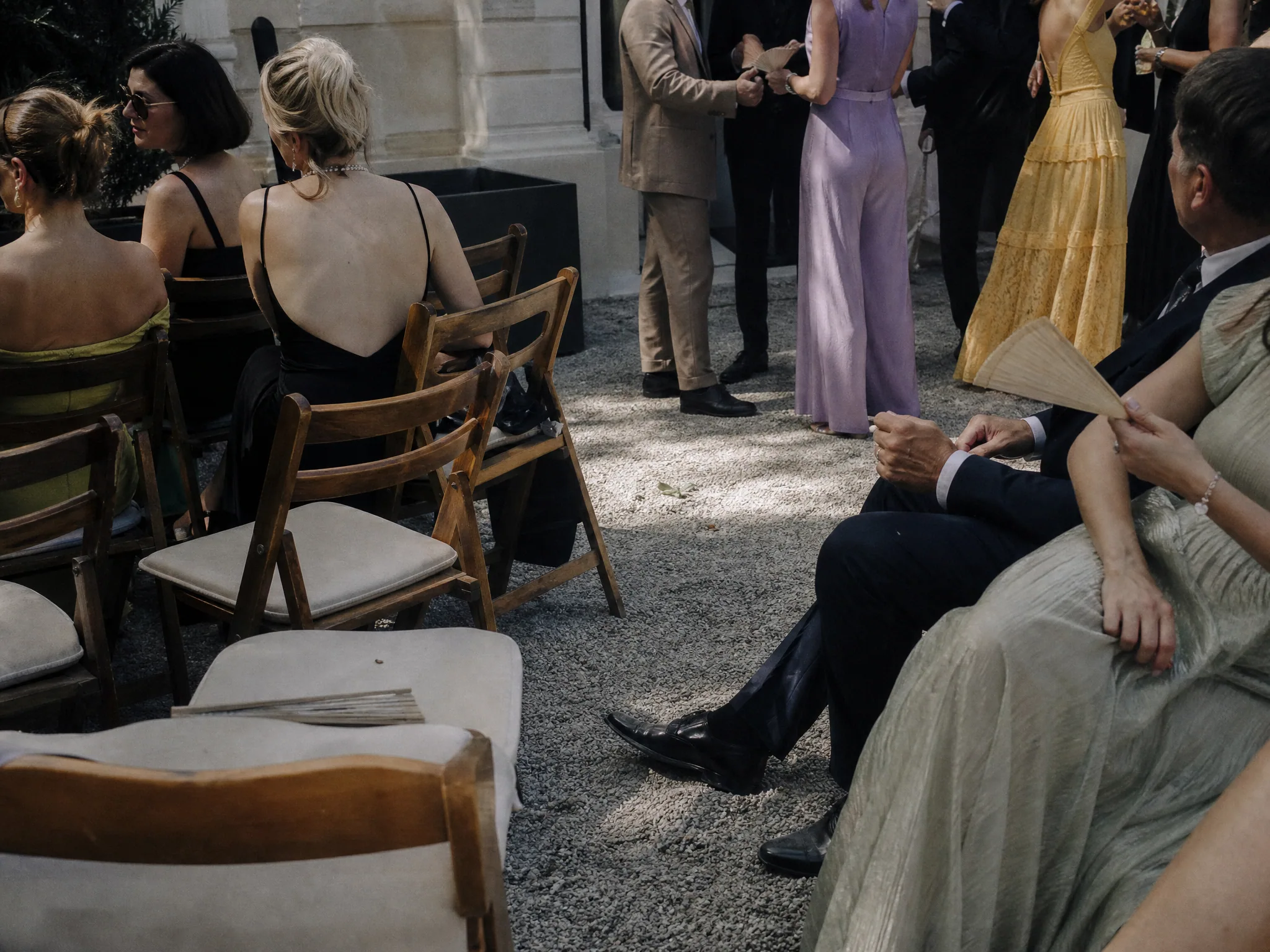 Destination wedding in Spain: Clarify who sits, who stands, and who the testigos are