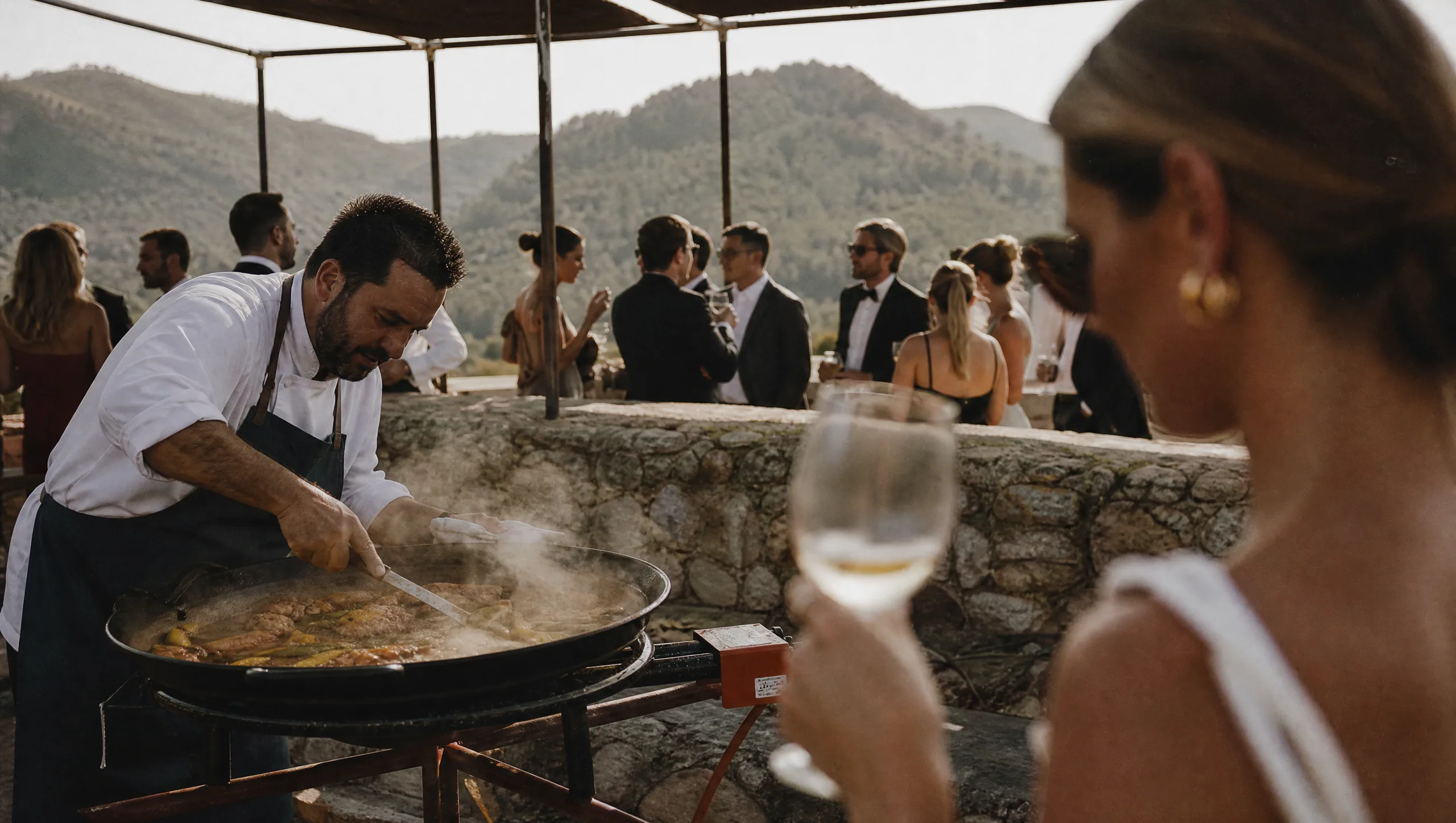 Logística de Show-Cooking de Paella Española y Servicio Comunal para Bodas de Destino