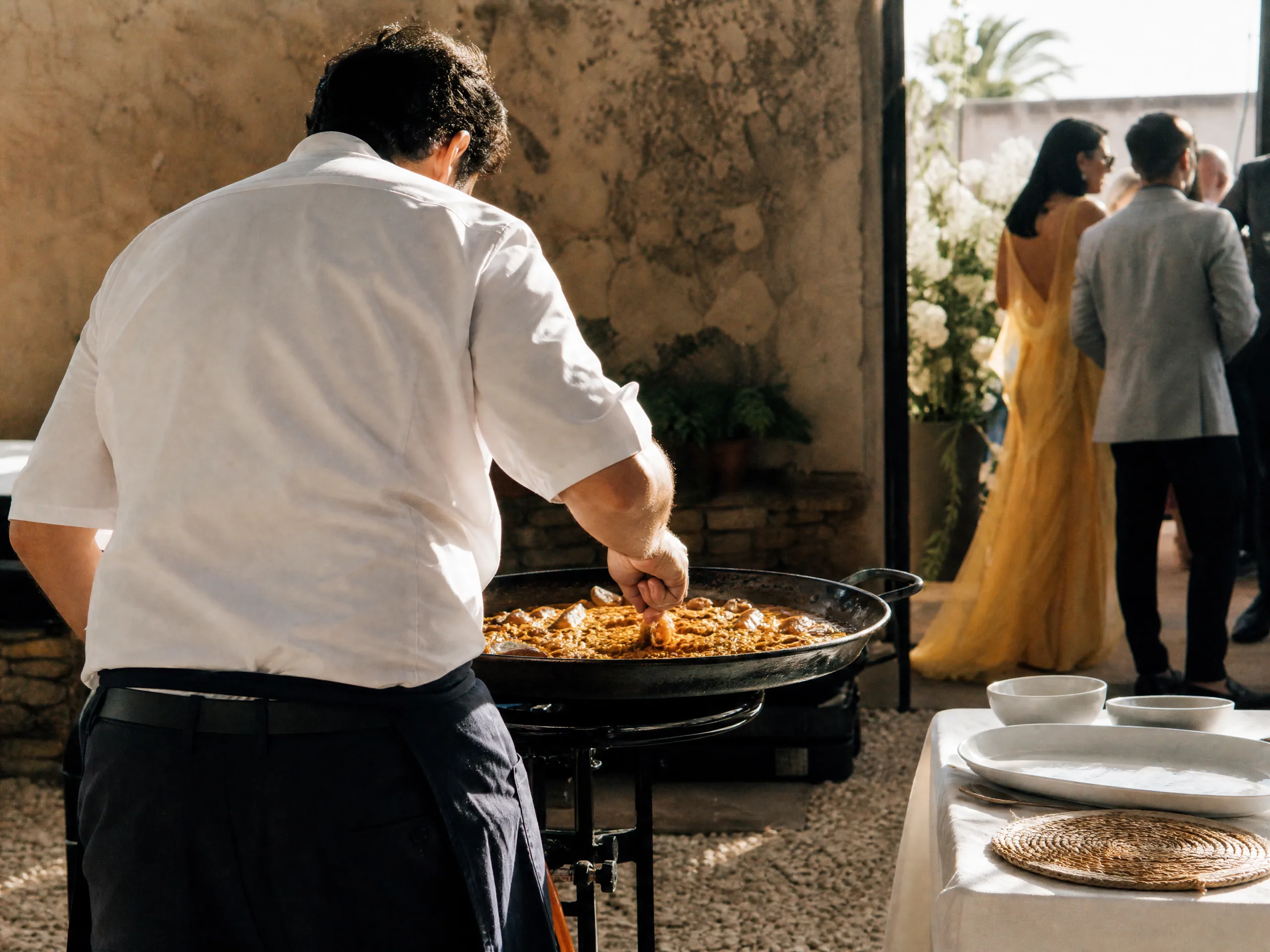 Luxury wedding detail: Place the pan where heat and queues will not block the bar