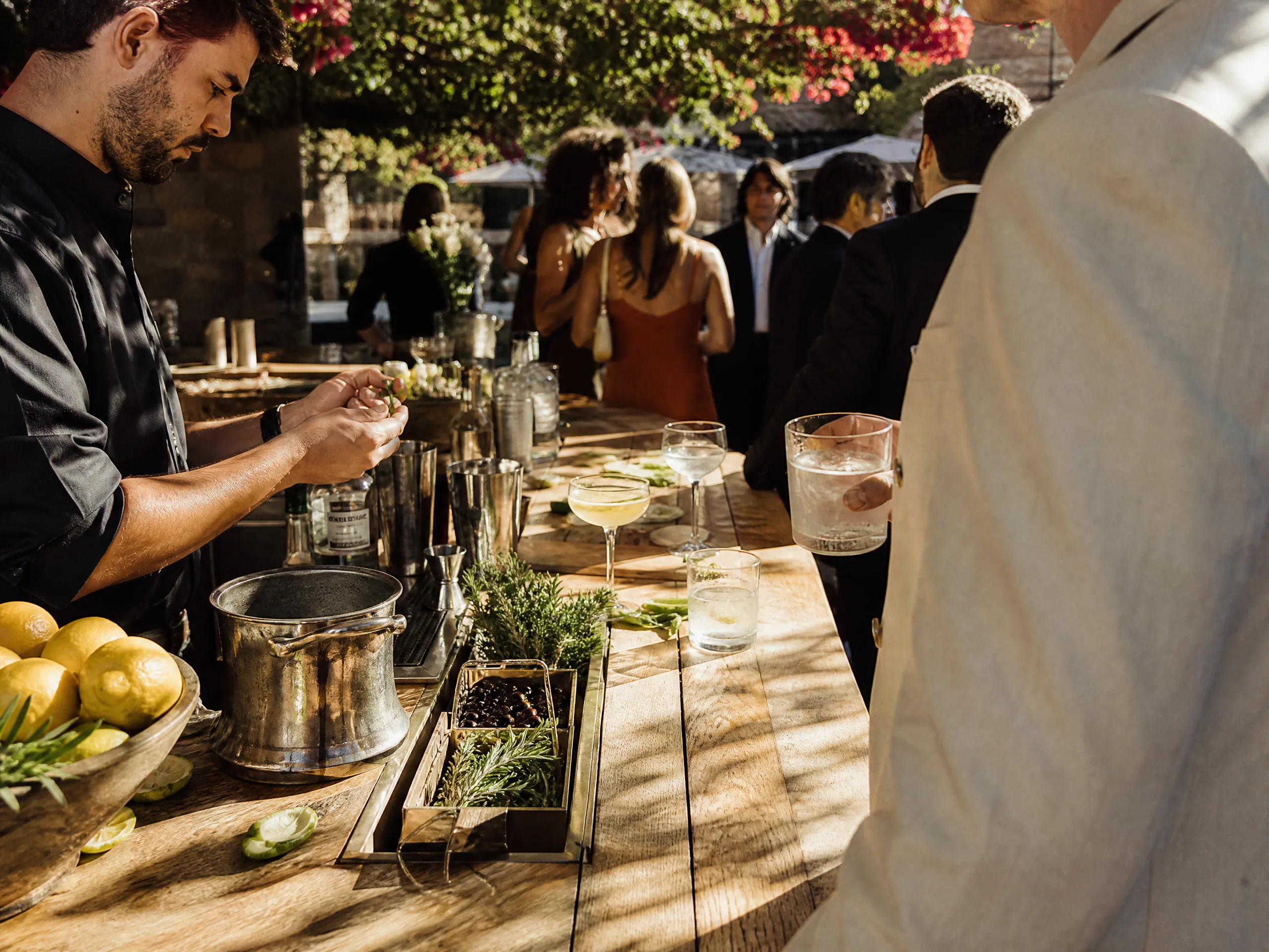 Wedding ceremony in Spain: Design the station like a vendor, not a hotel minibar