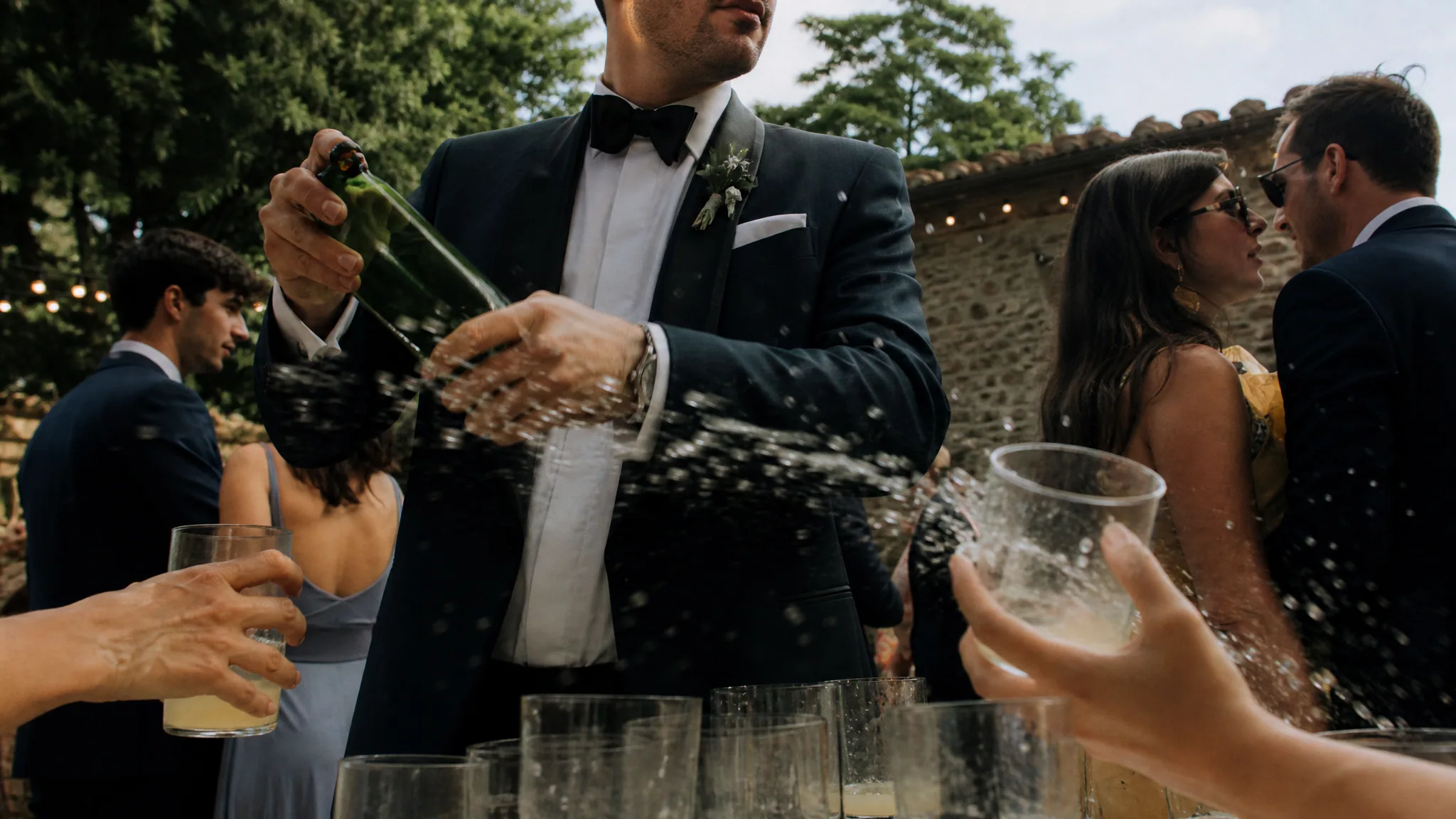 Guest Spanish Sidra Pouring Rituals and Cider-Station Logistics for Destination Weddings