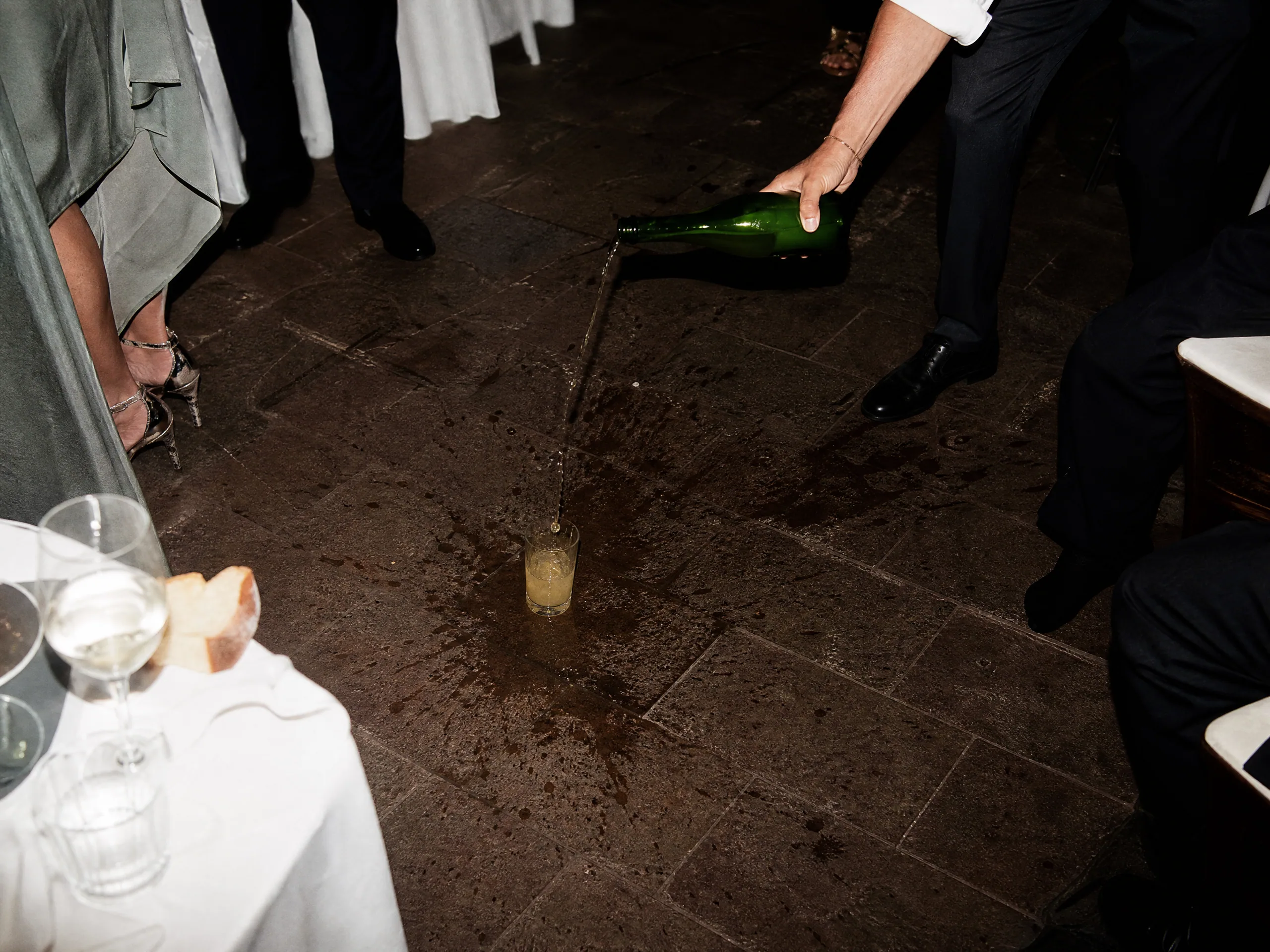 Guest Spanish Sidra Pouring Rituals and Cider-Station Logistics for Destination Weddings