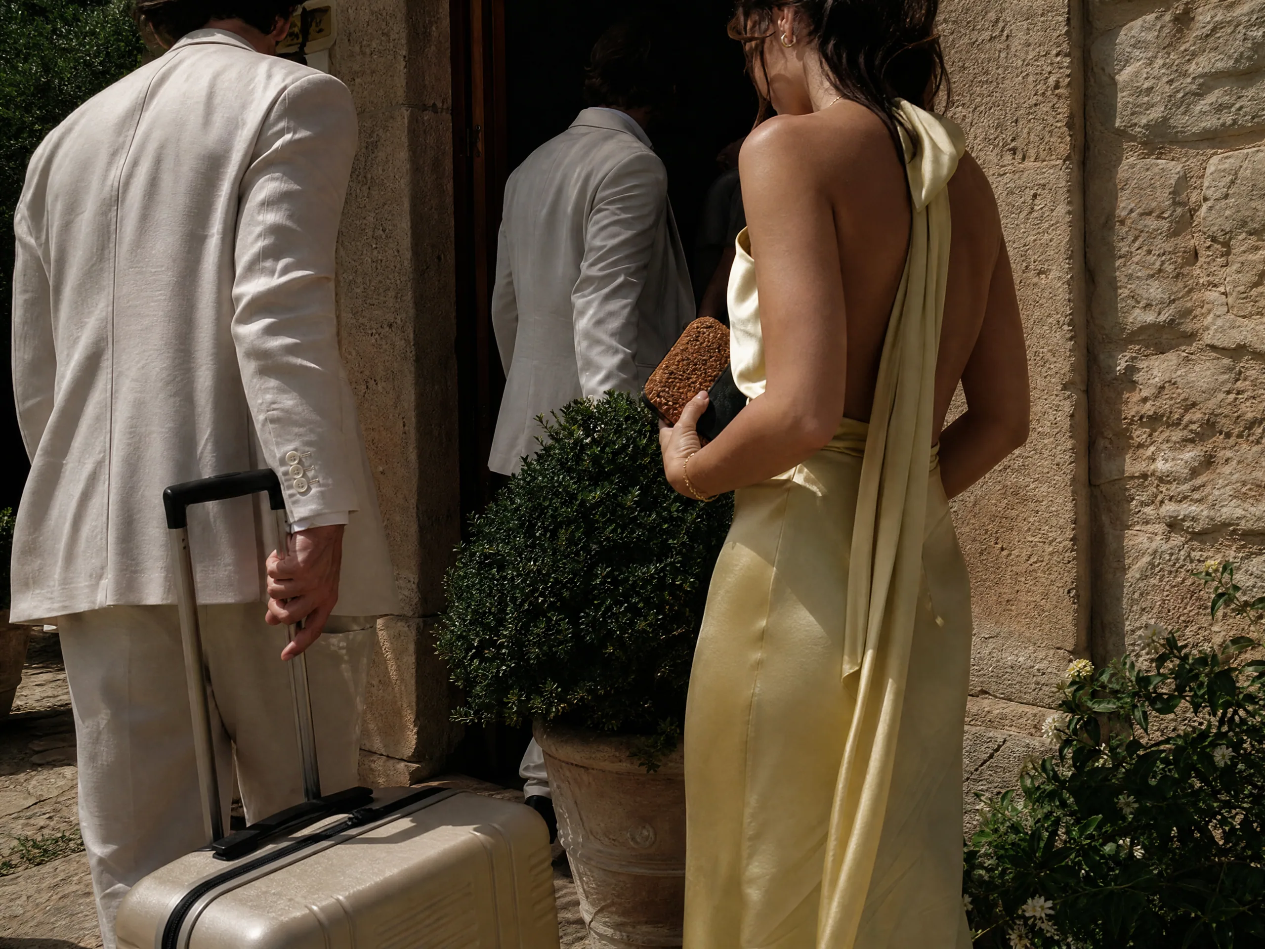 Destination wedding in Spain: Airport left-luggage vs going straight through security