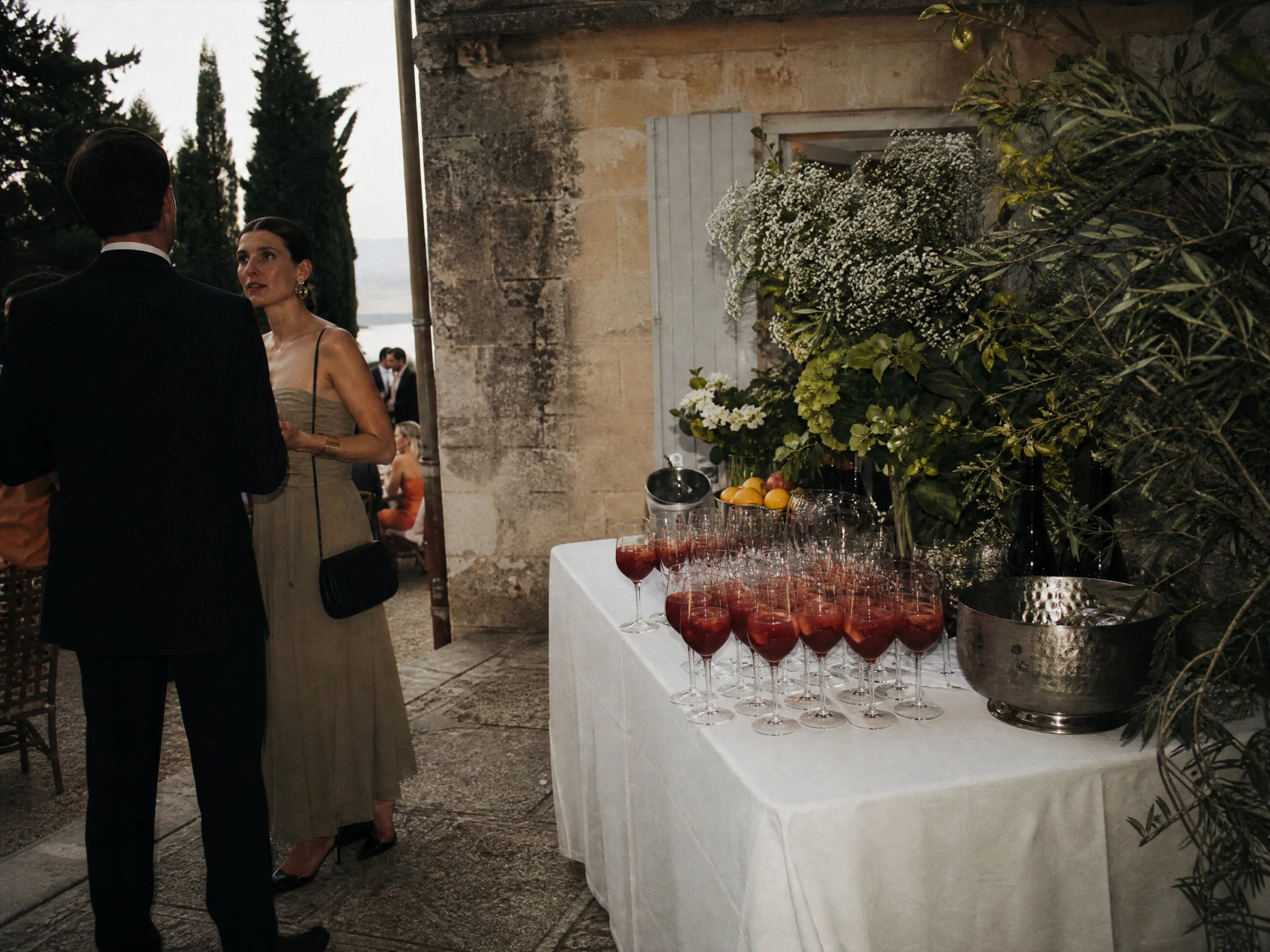 Wedding reception detail: Where to place the station on estate and terrace layouts
