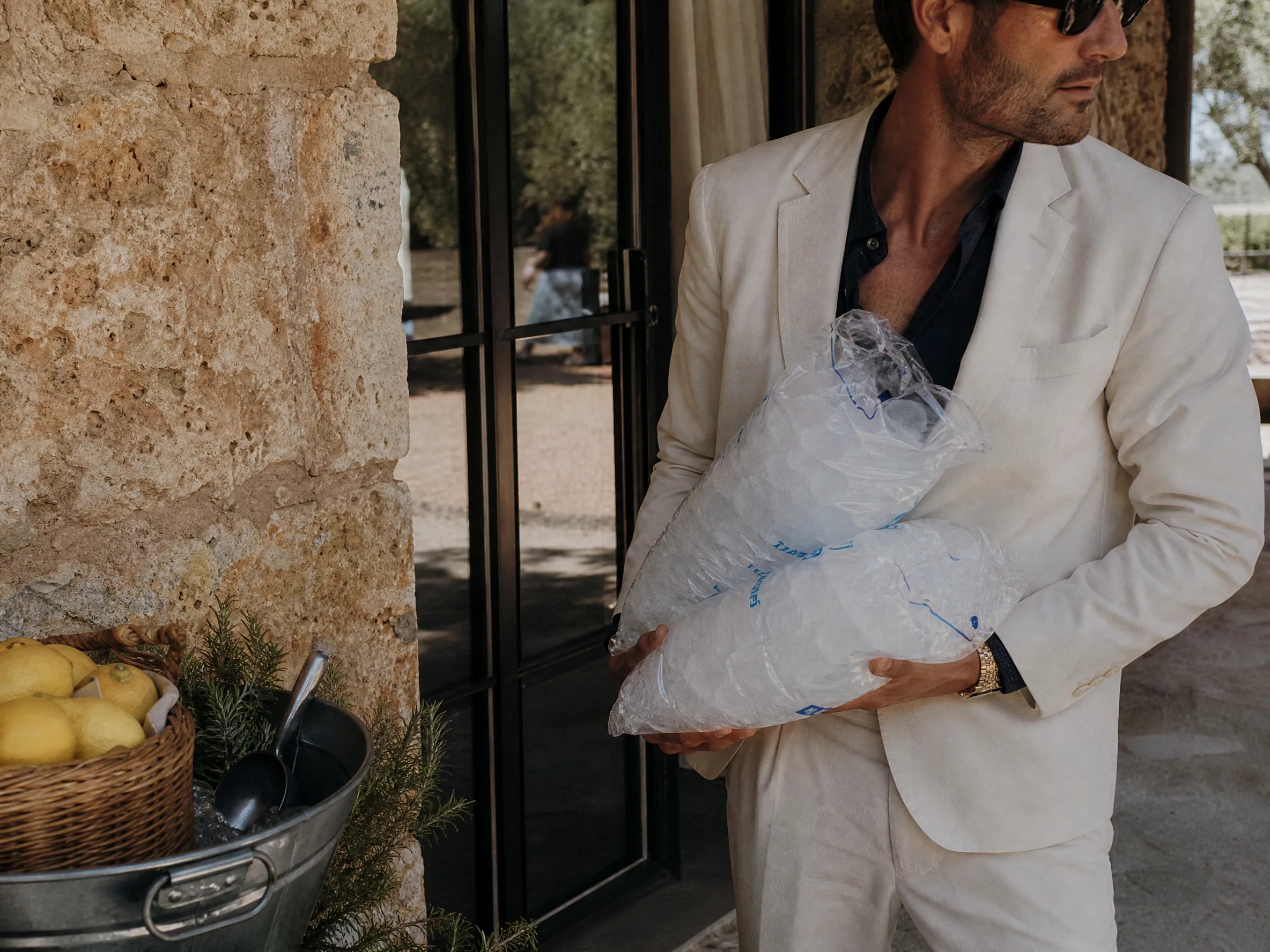 Destination wedding in Spain: Ice, citrus, and soda logistics that keep quality high