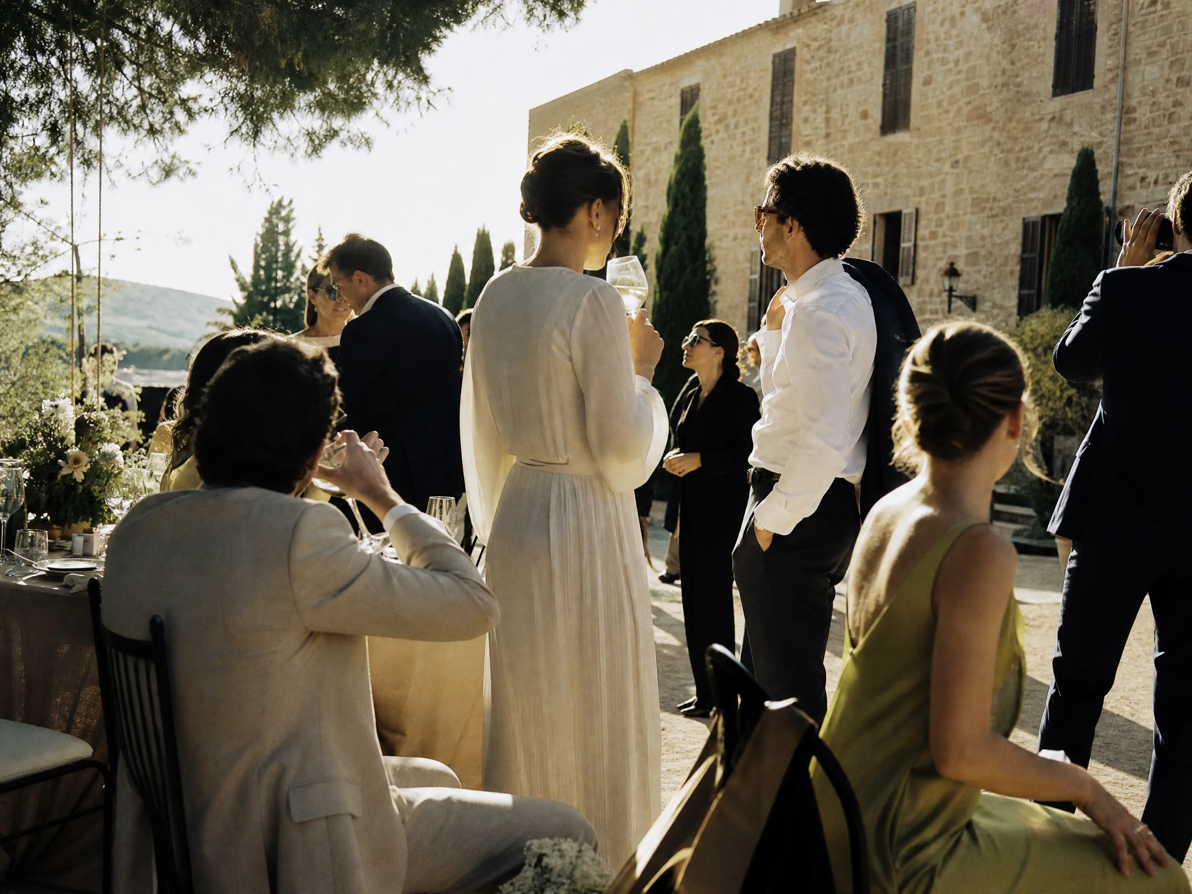 Wedding ceremony in Spain: Use light, not only caffeine, as the recovery tool