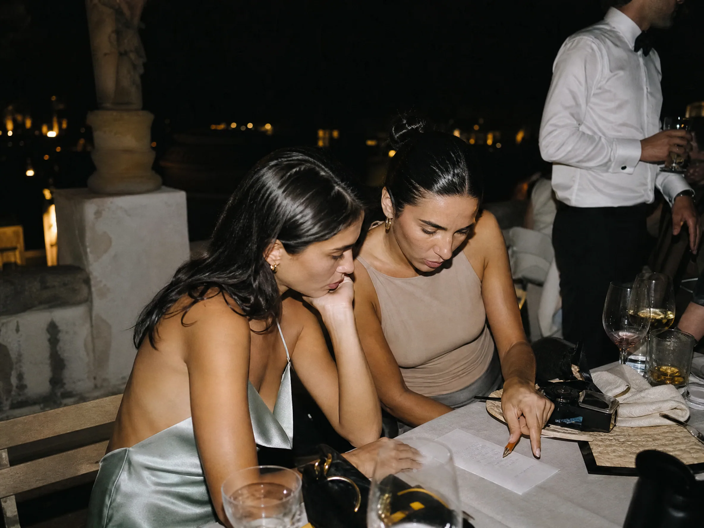 Destination wedding editorial: Decide what cash is actually for on your weekend