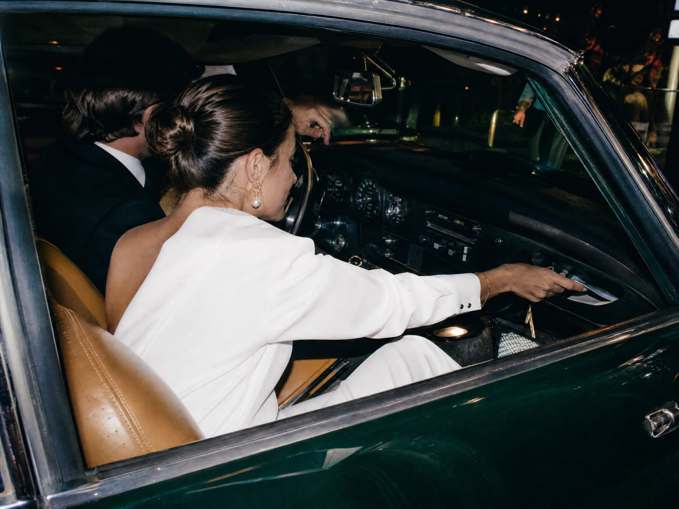 Destination wedding editorial: Explain zona azul in one plain sentence