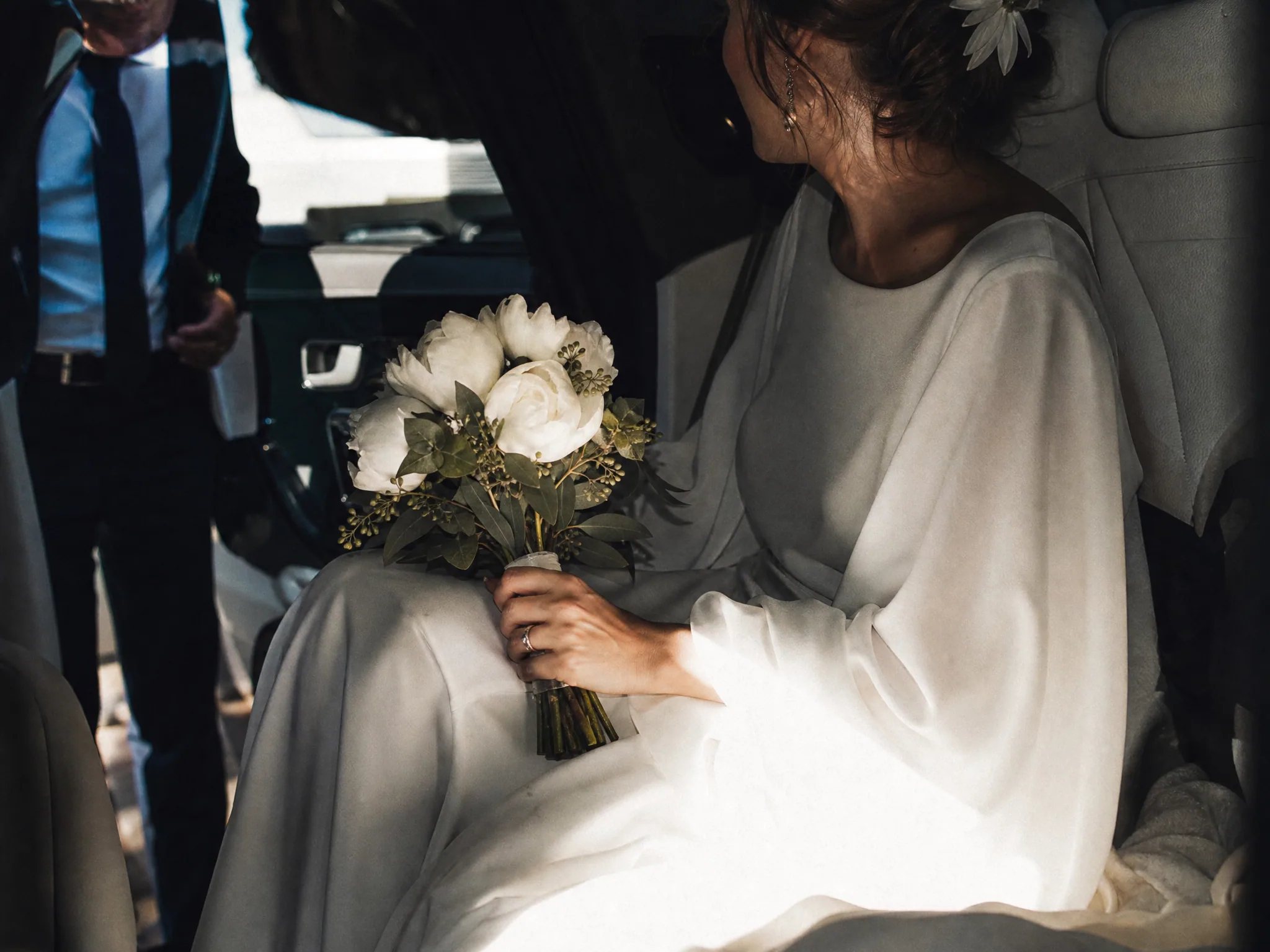 Luxury wedding detail: Separate ZBE rules from historic-center drop-off advice
