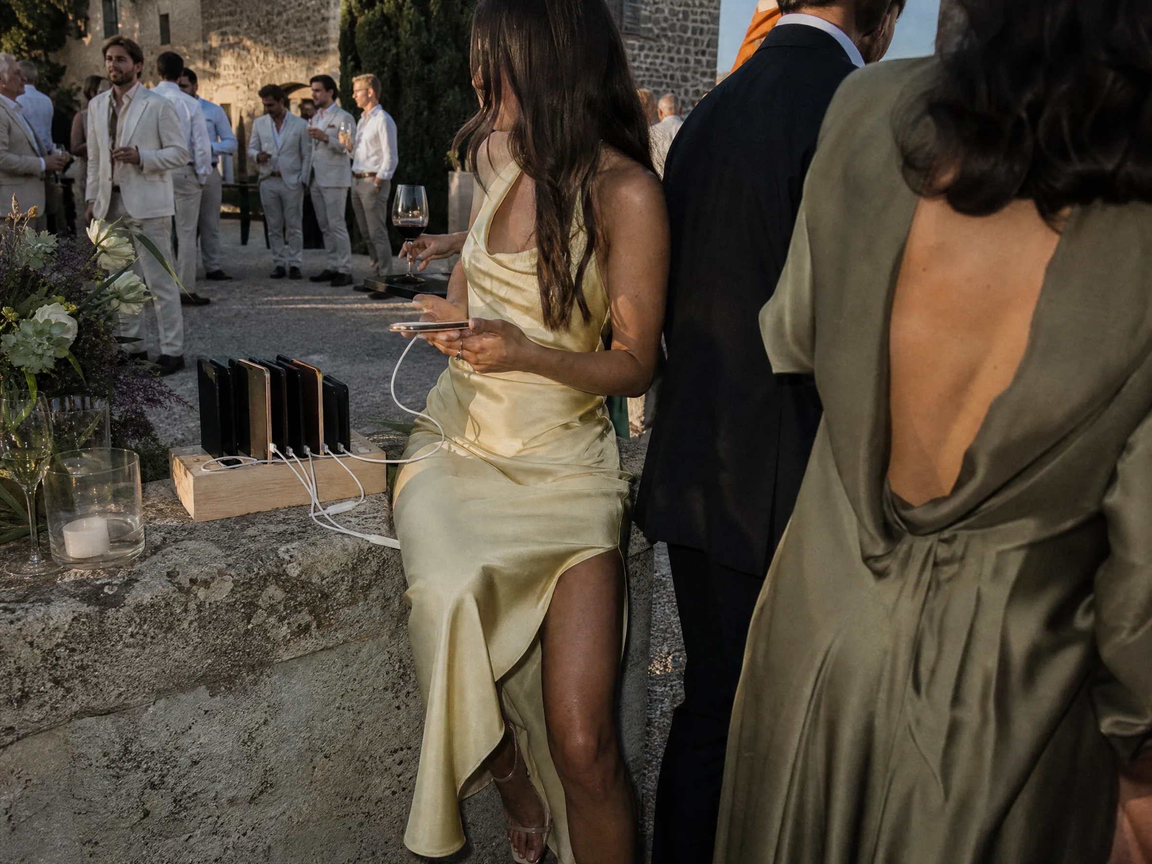 Wedding ceremony in Spain: Implementing Charging Stations at Your Venue