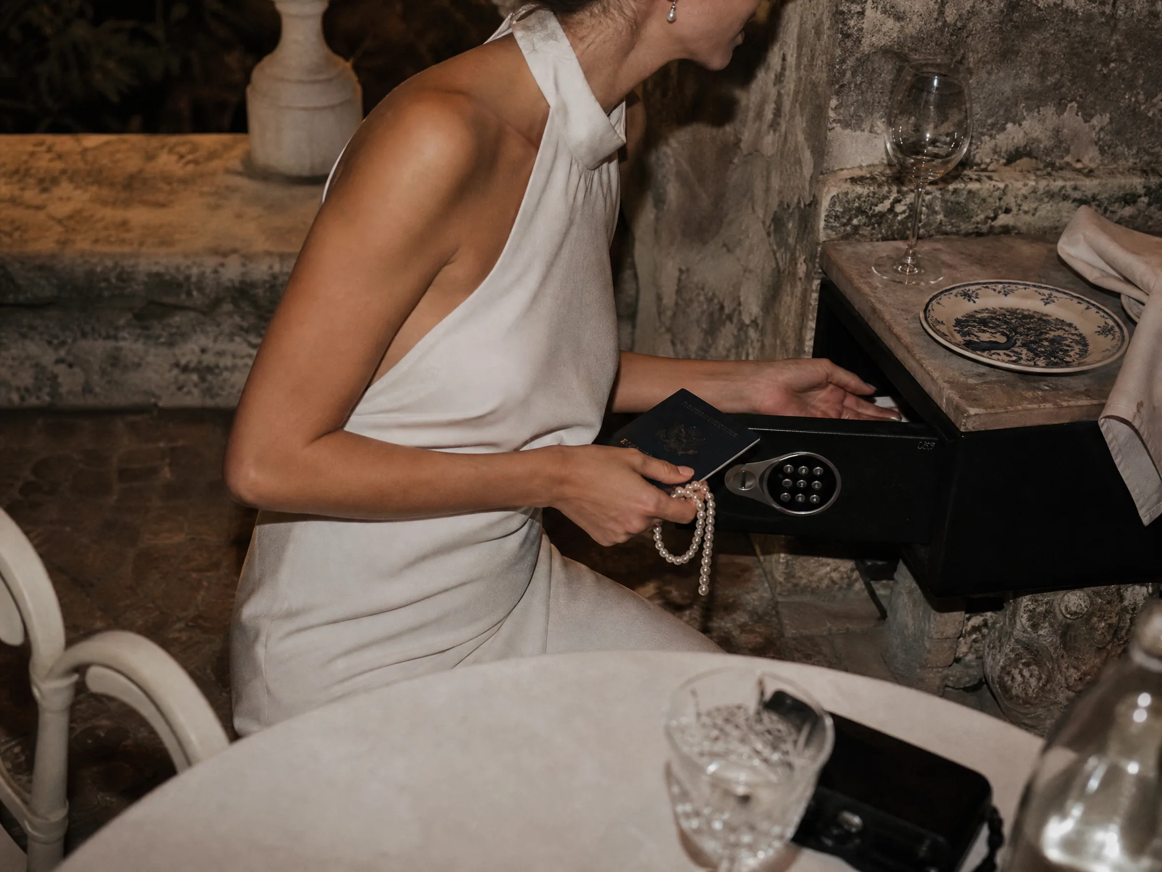 Wedding reception detail: What belongs in the safe on wedding day