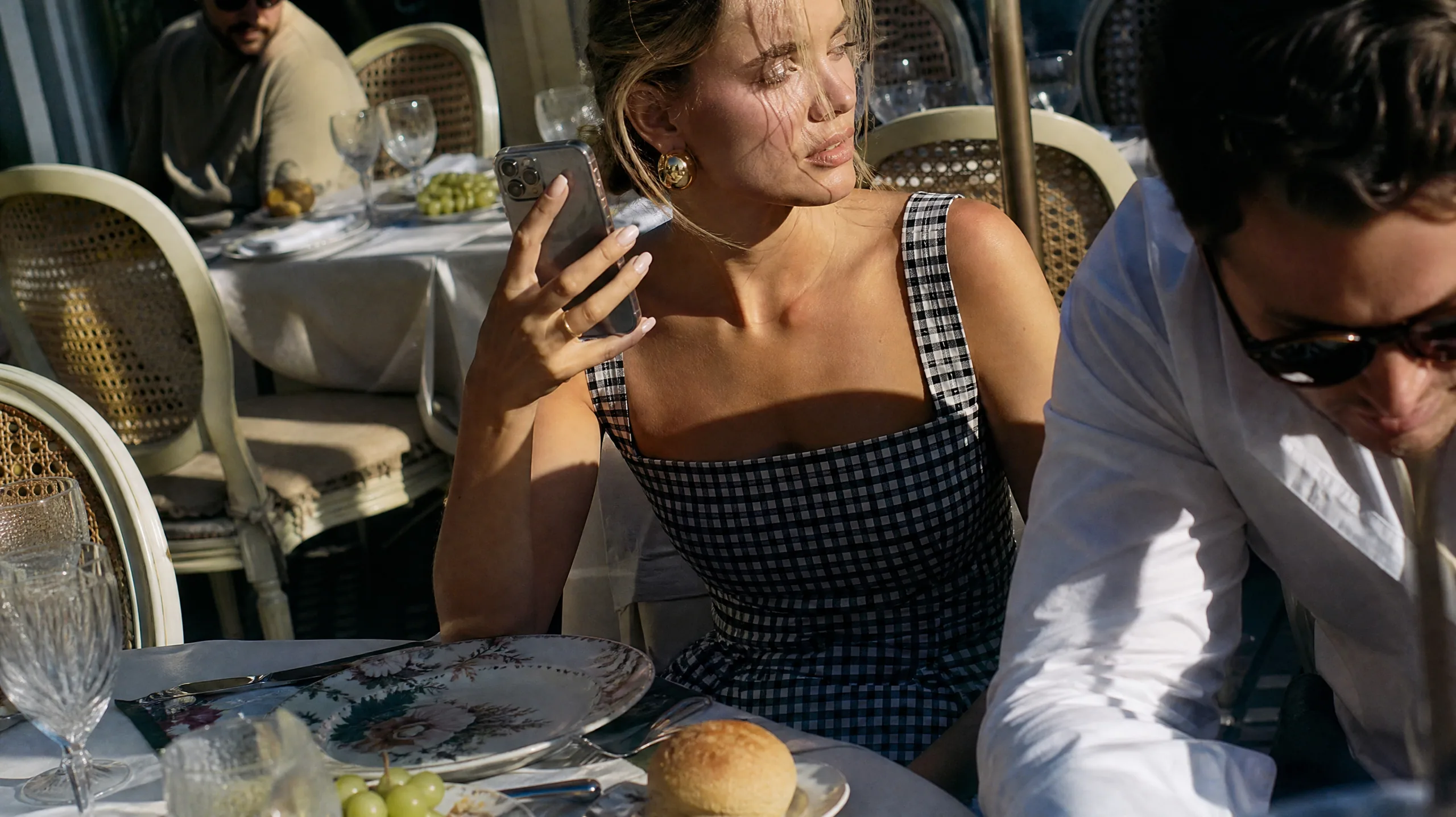 Guest Spanish eSIM and Roaming Data Briefing for Destination Wedding Weekends