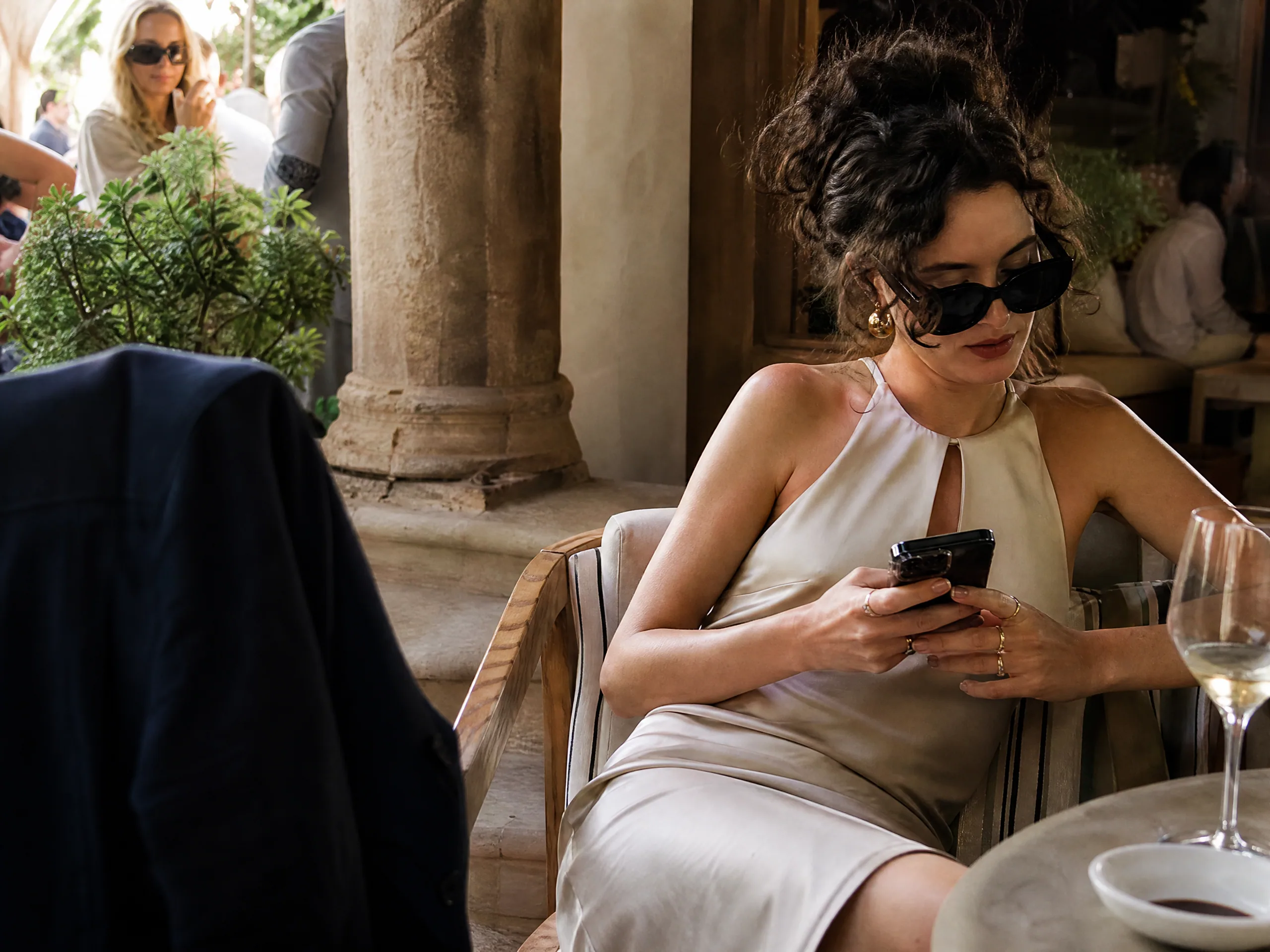 Destination wedding in Spain: Buying and activating an eSIM before arrival