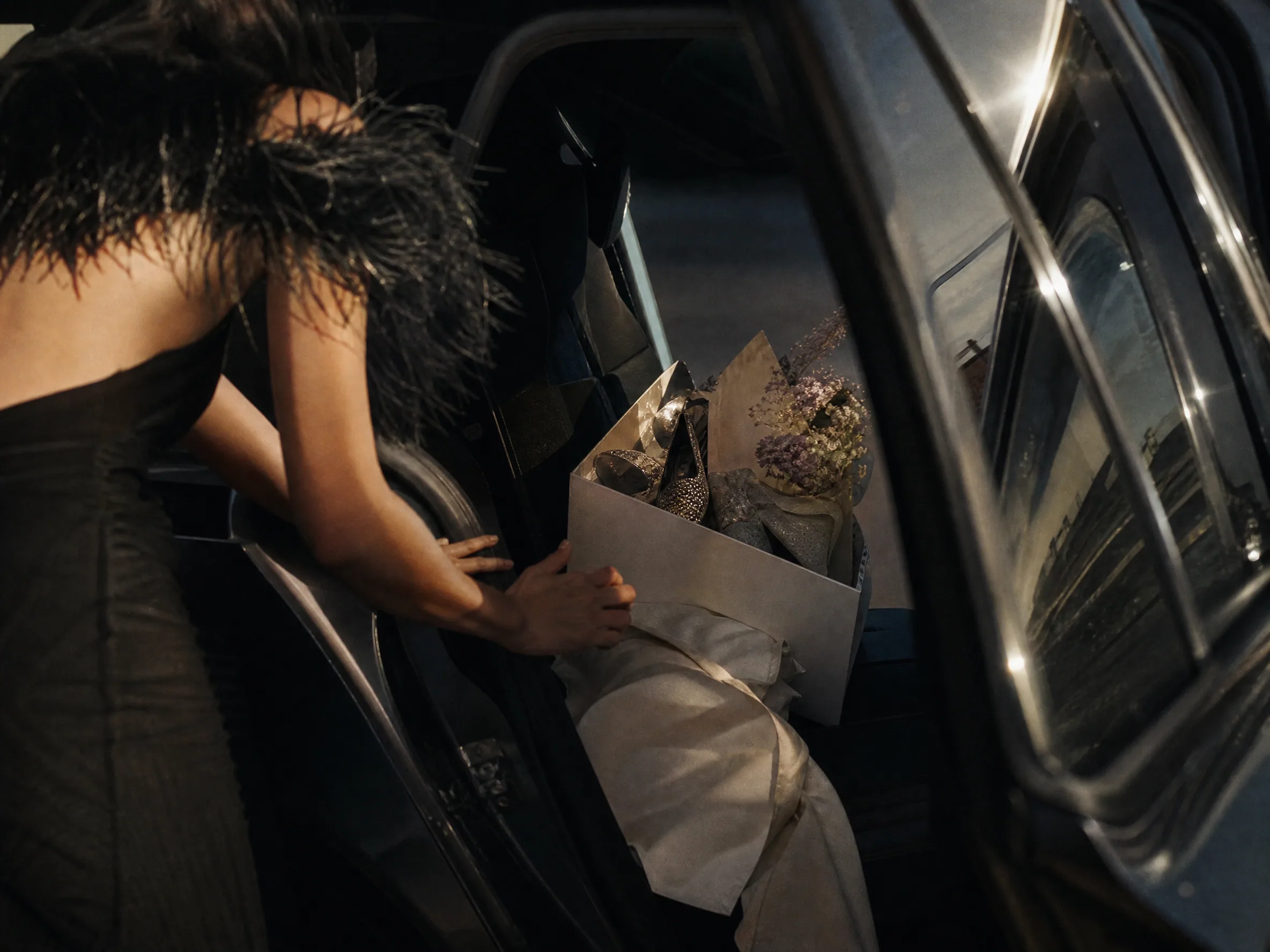 Destination wedding editorial: Why a Correos line belongs in the guest brief