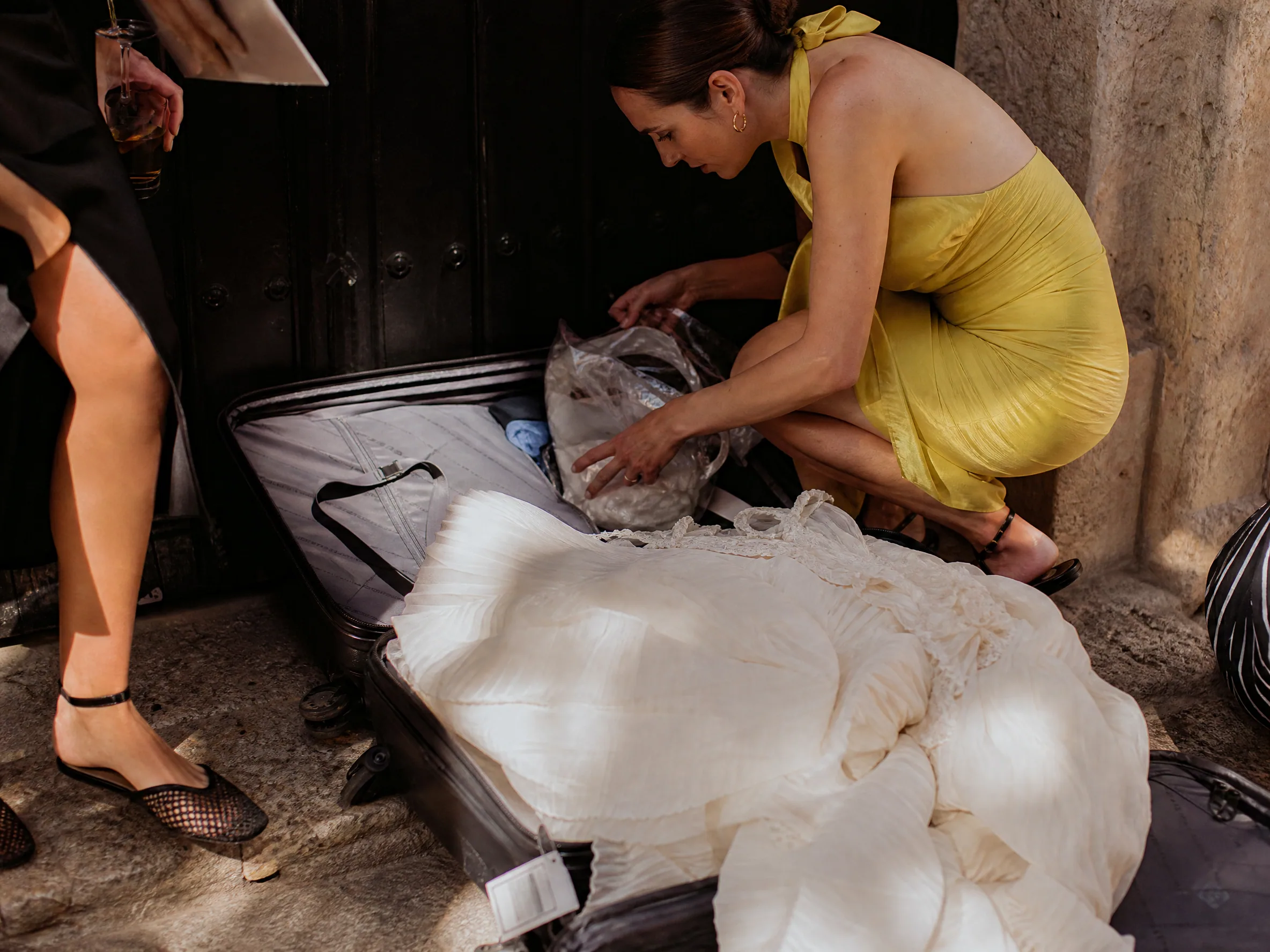 Luxury wedding detail: What guests usually need to ship home