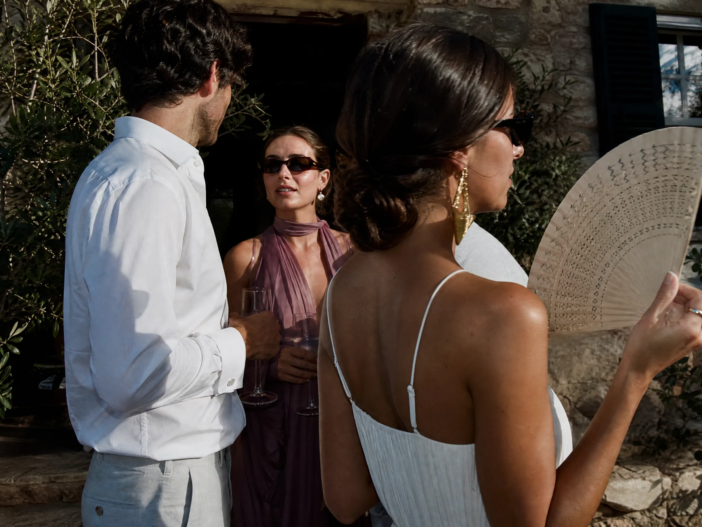 Wedding ceremony in Spain: Finding a Correos office near the hotel or venue