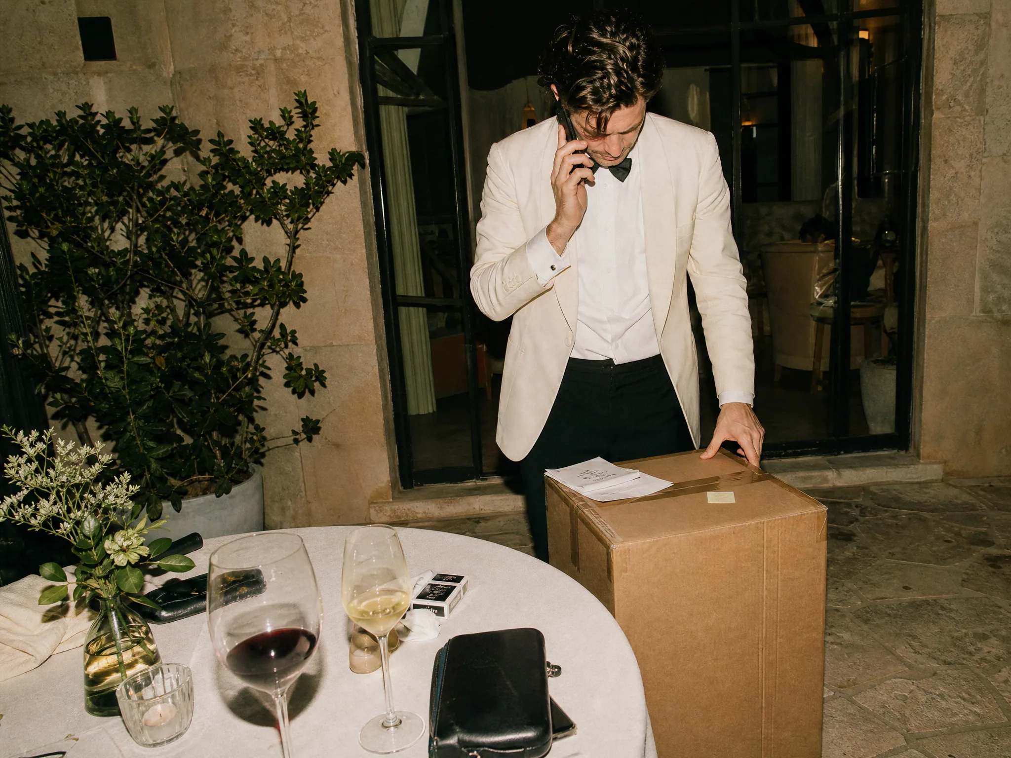 Wedding reception detail: Finding a Correos office near the hotel or venue