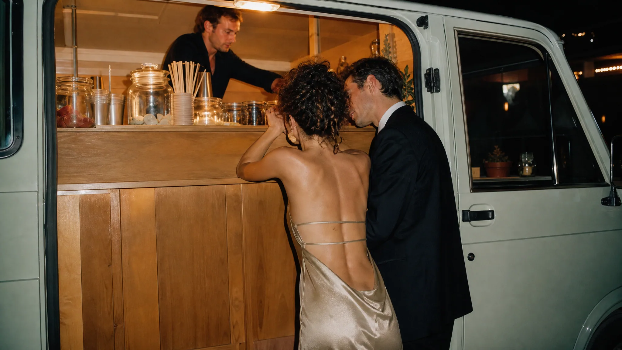 Estaciones de Snacks Nocturnos y Logística de Energía para Invitados en Bodas de Destino
