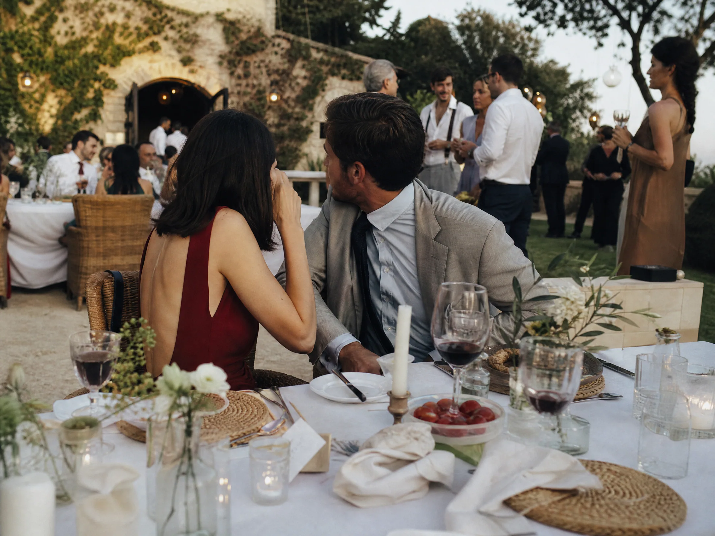 Wedding ceremony in Spain: Wedding dinners vs included hotel dinners