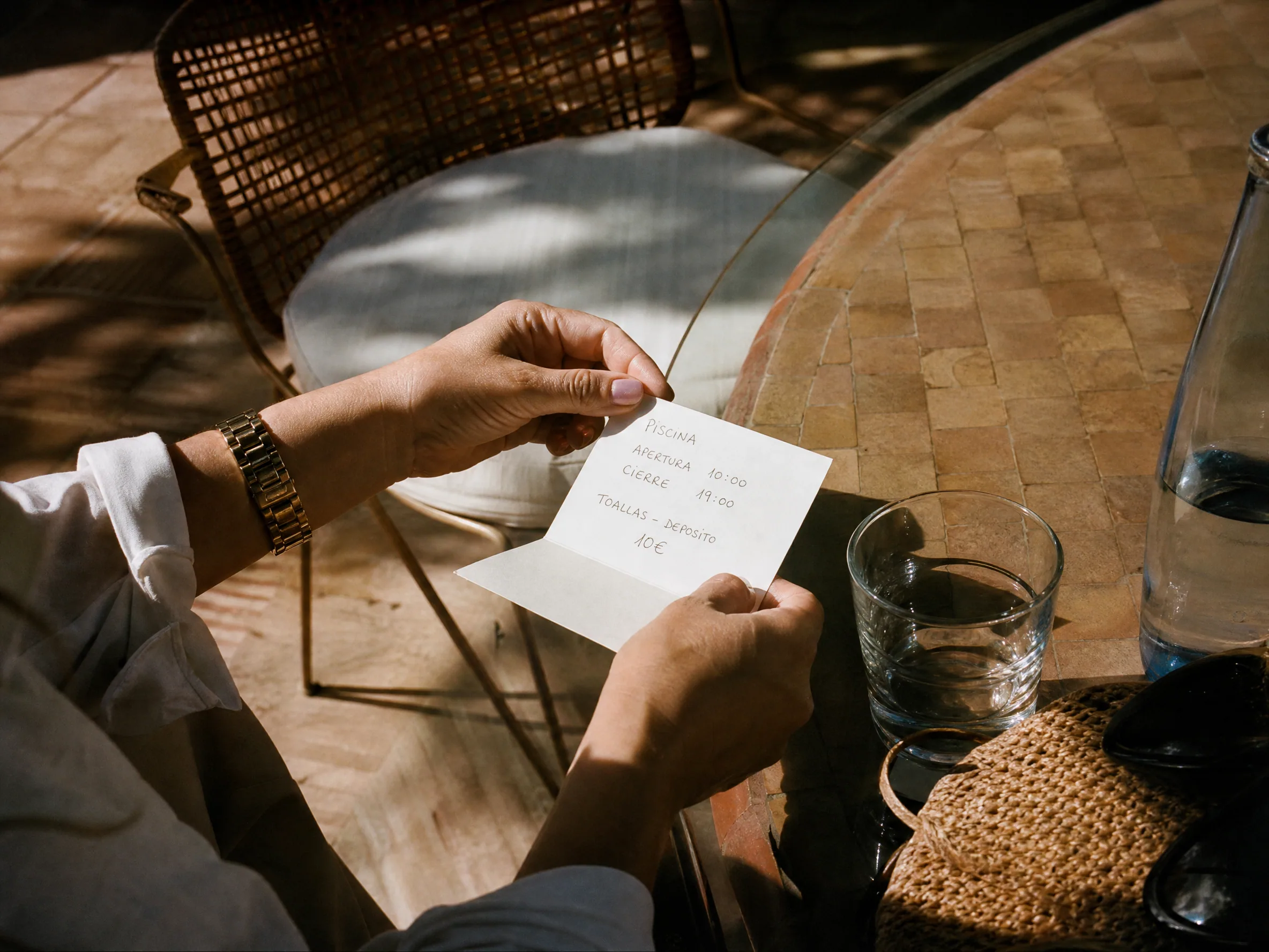 Luxury wedding detail: Confirm Piscina Opening and Closing Times Before You Print the Weekend Schedule
