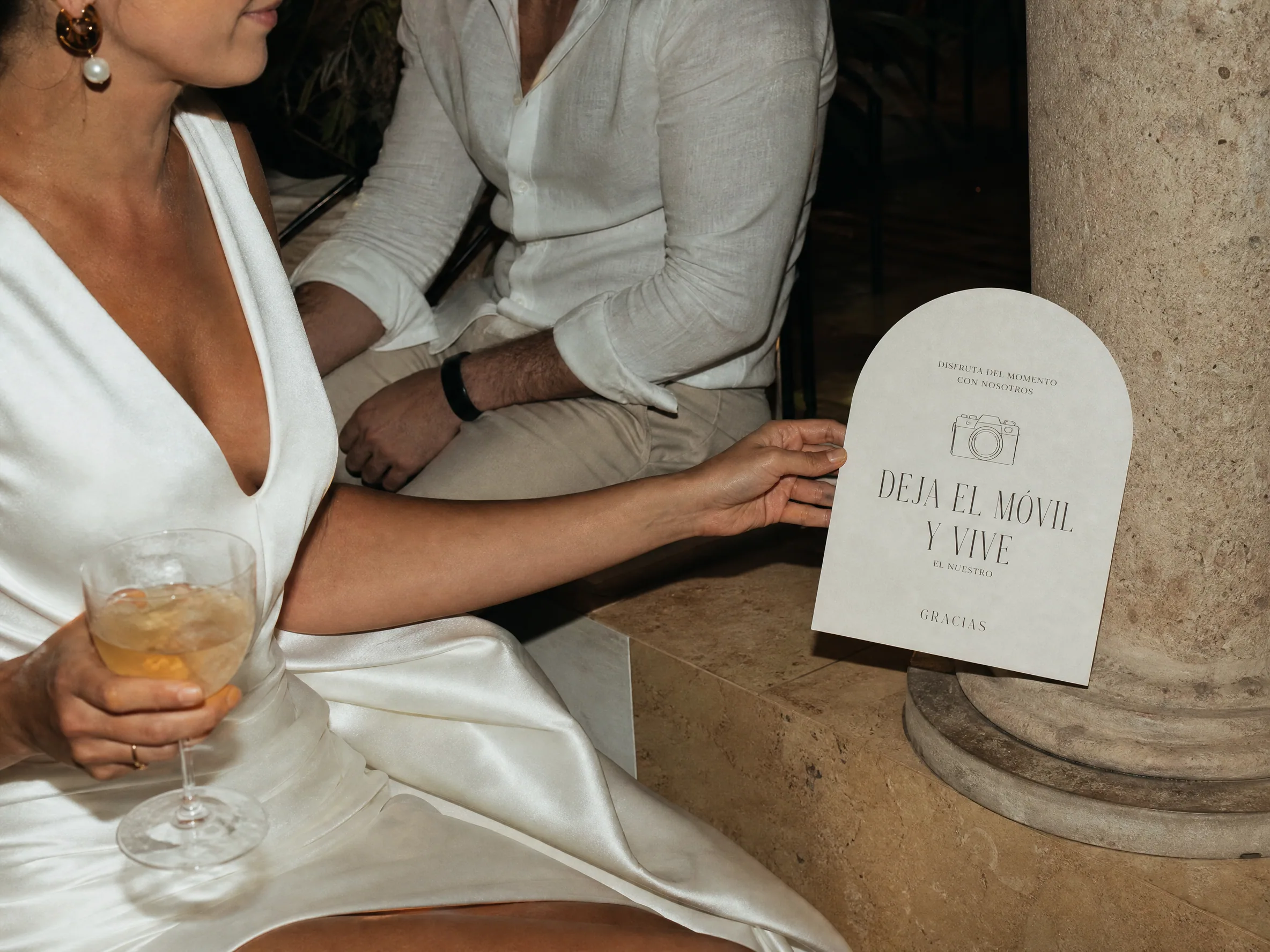 Luxury wedding detail: Communicating Your Unplugged Ceremony