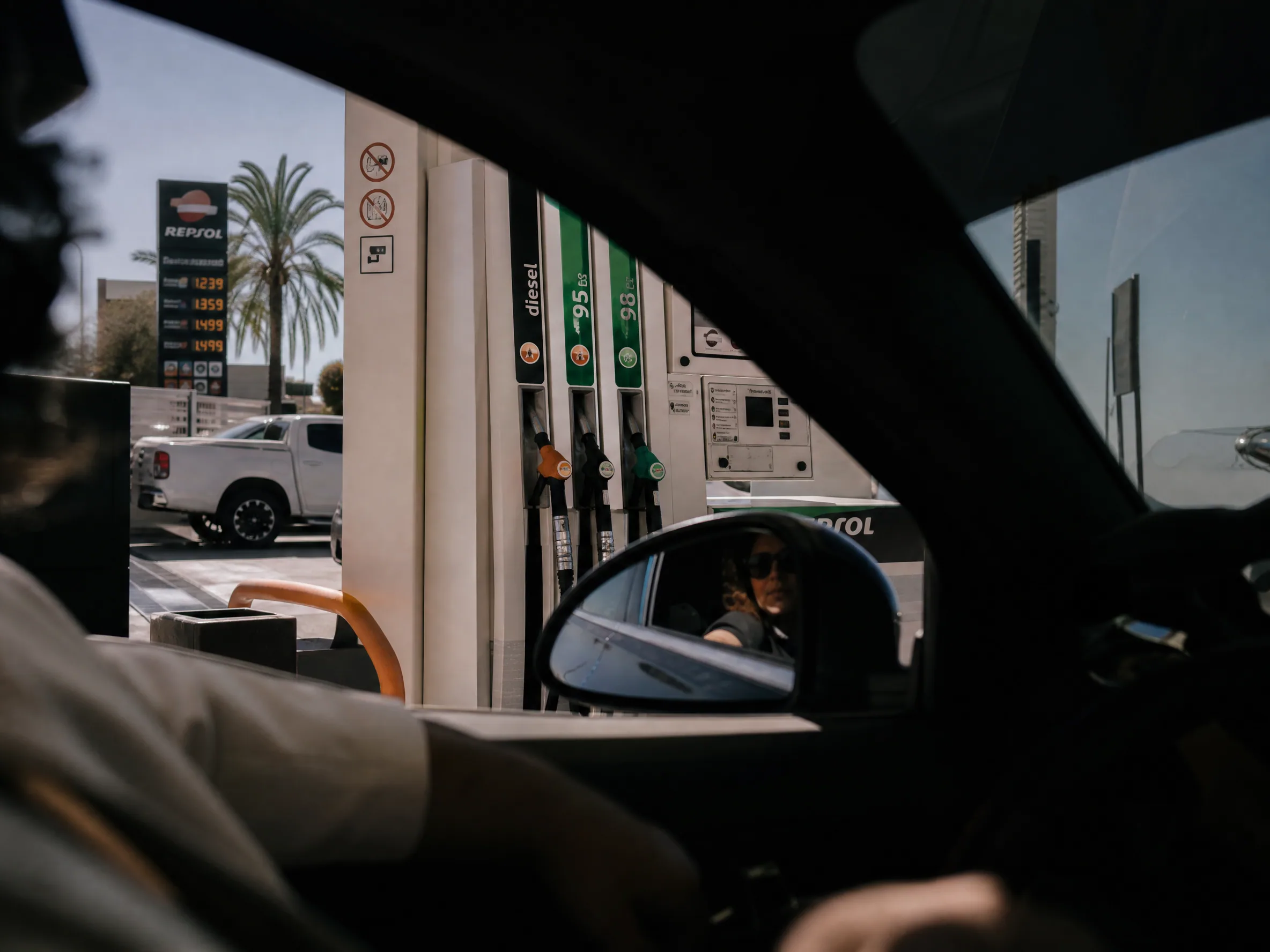 Luxury wedding detail: Gasolina vs Gasóleo: Read the Pump Before You Lift the Nozzle