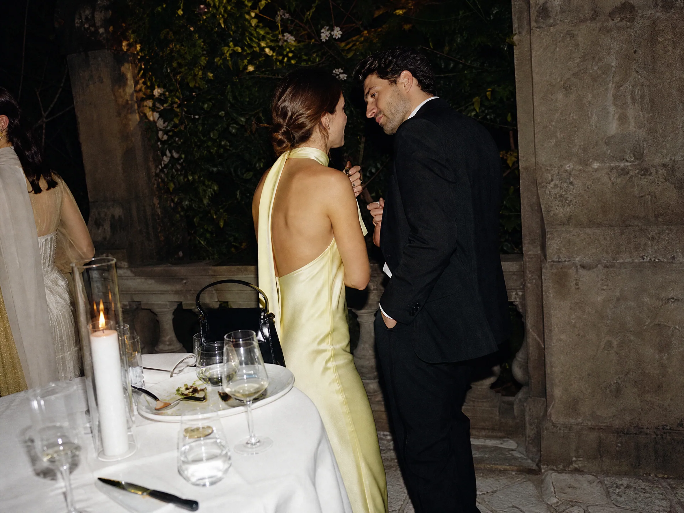 Wedding reception detail: Prepaid Kiosks, Attendants, and How Spanish Stations Actually Work