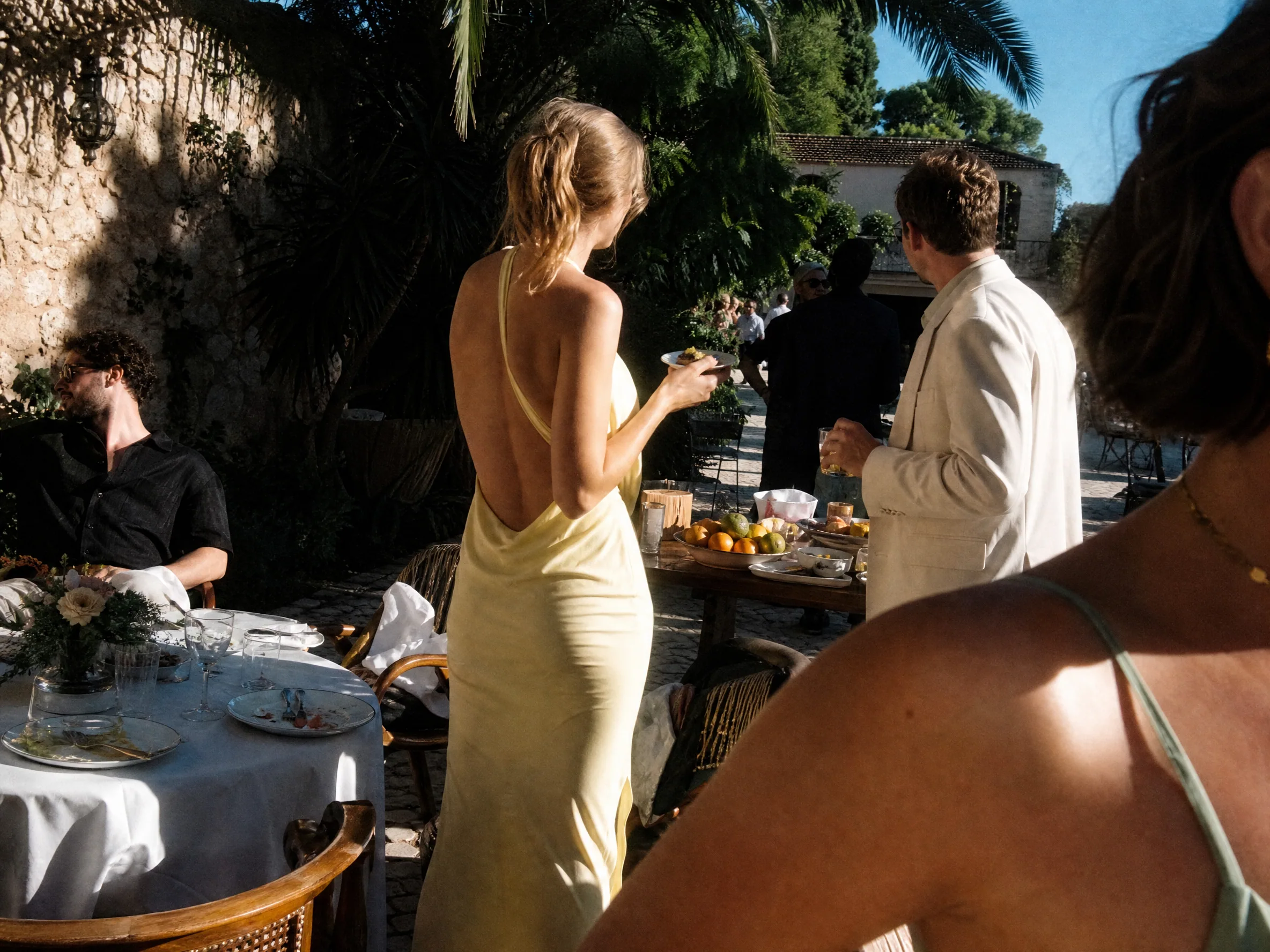 Wedding ceremony in Spain: Noon Check-Out Norms vs Resort Flexibility